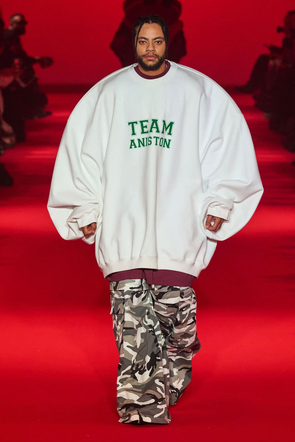 Caída de Vetements 2024, Otoño invierno 2024 2025 Runway Revista (48)