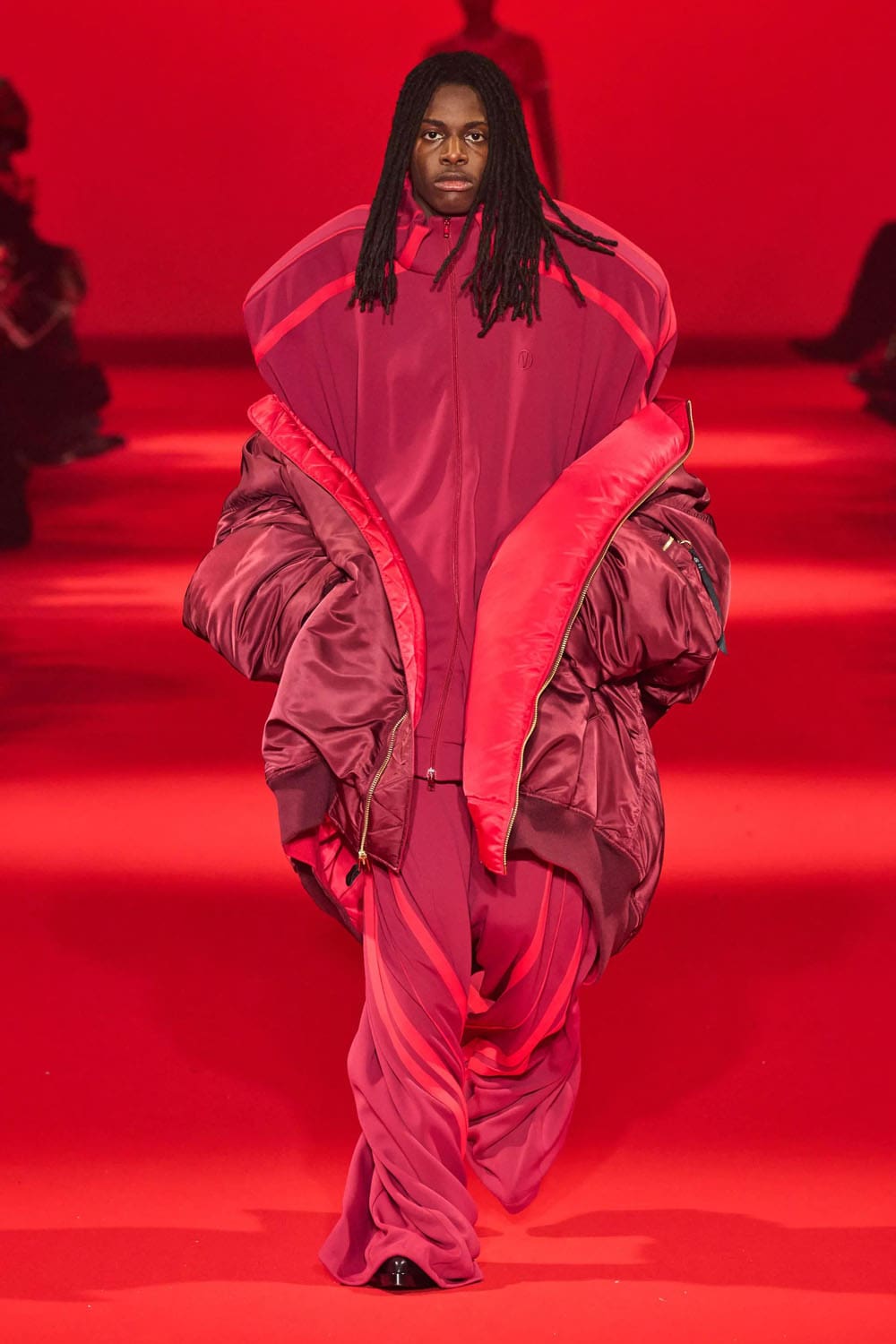 Caída de Vetements 2024, Otoño invierno 2024 2025 Runway Revista (49)