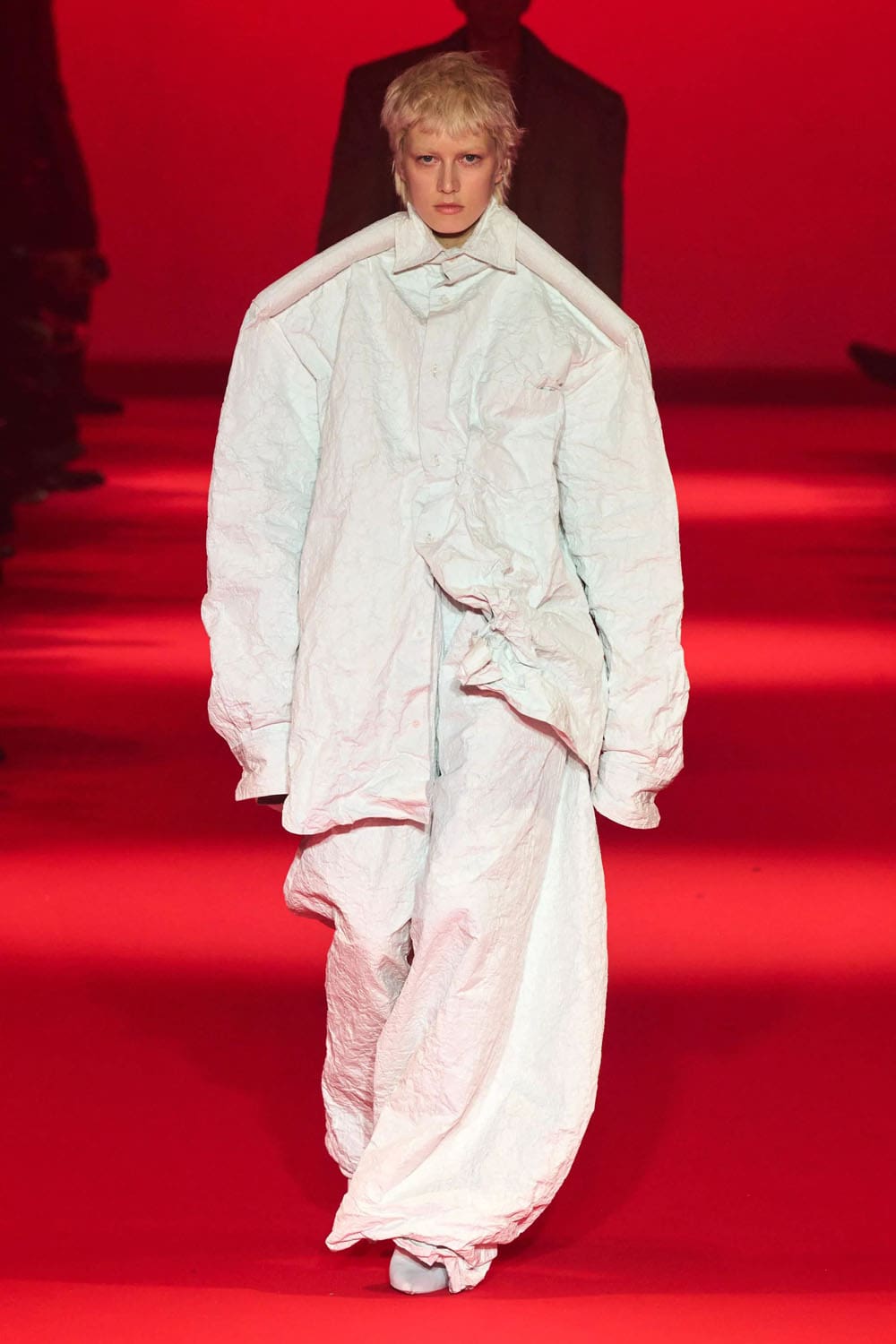 Caída de Vetements 2024, Otoño invierno 2024 2025 Runway Revista (5)