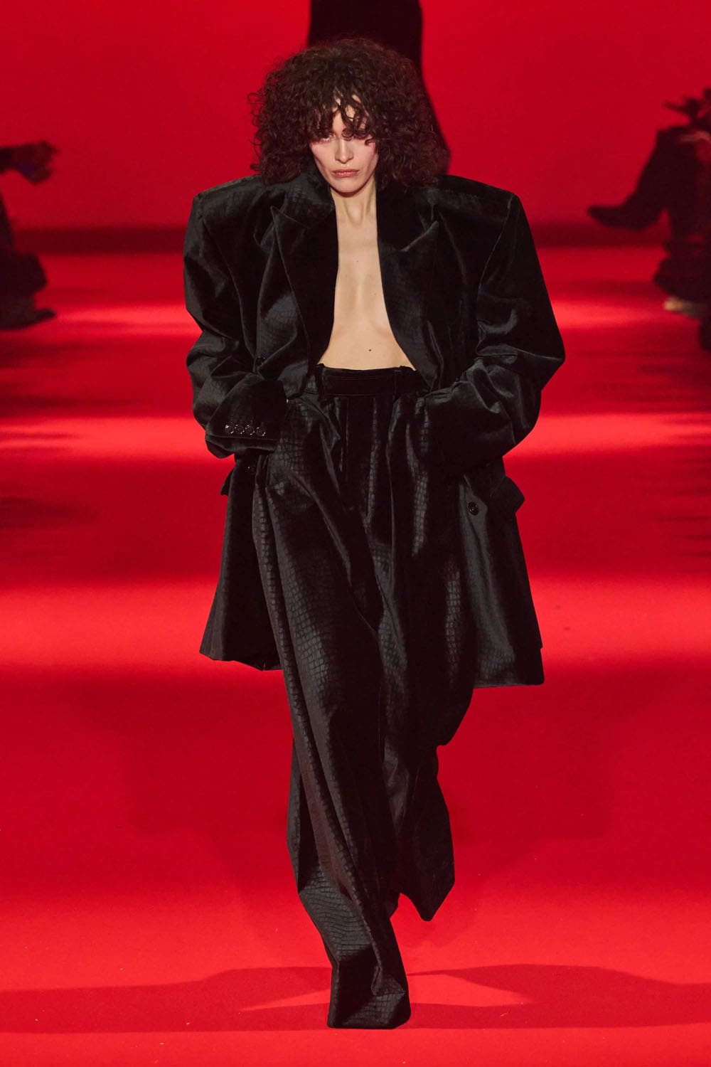 Caída de Vetements 2024, Otoño invierno 2024 2025 Runway Revista (61)