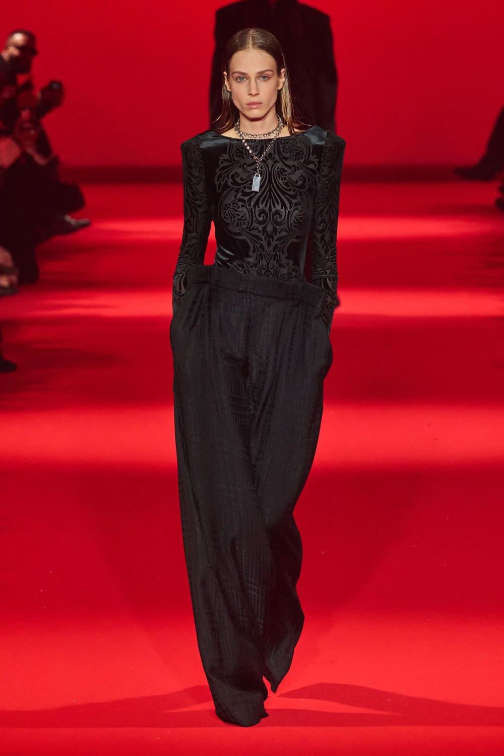 Caída de Vetements 2024, Otoño invierno 2024 2025 Runway Revista (64)