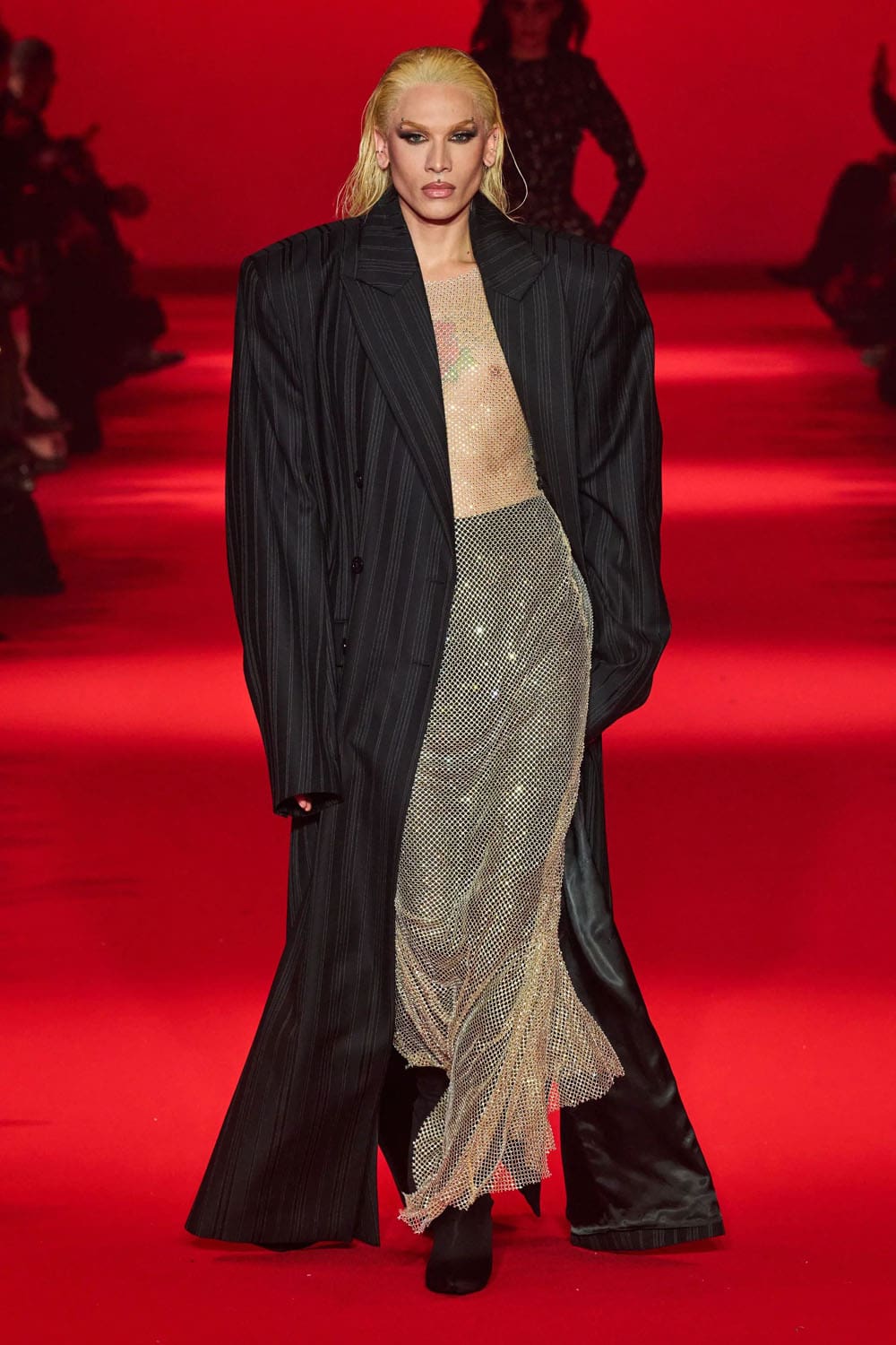 Caída de Vetements 2024, Otoño invierno 2024 2025 Runway Revista (67)