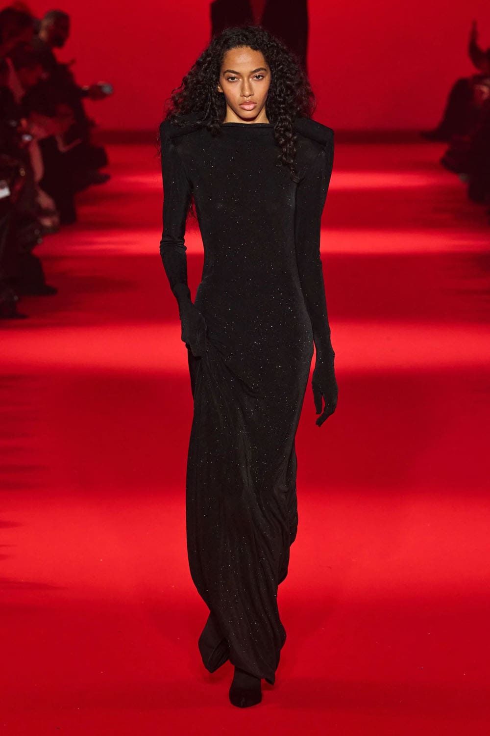 Caída de Vetements 2024, Otoño invierno 2024 2025 Runway Revista (71)
