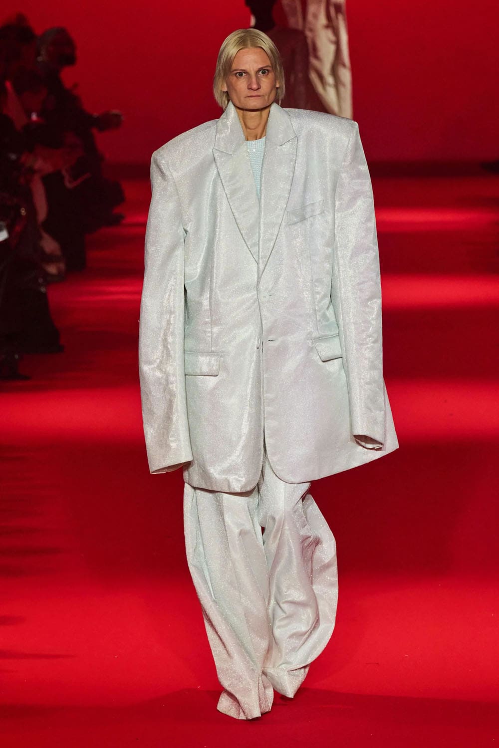 Caída de Vetements 2024, Otoño invierno 2024 2025 Runway Revista (73)