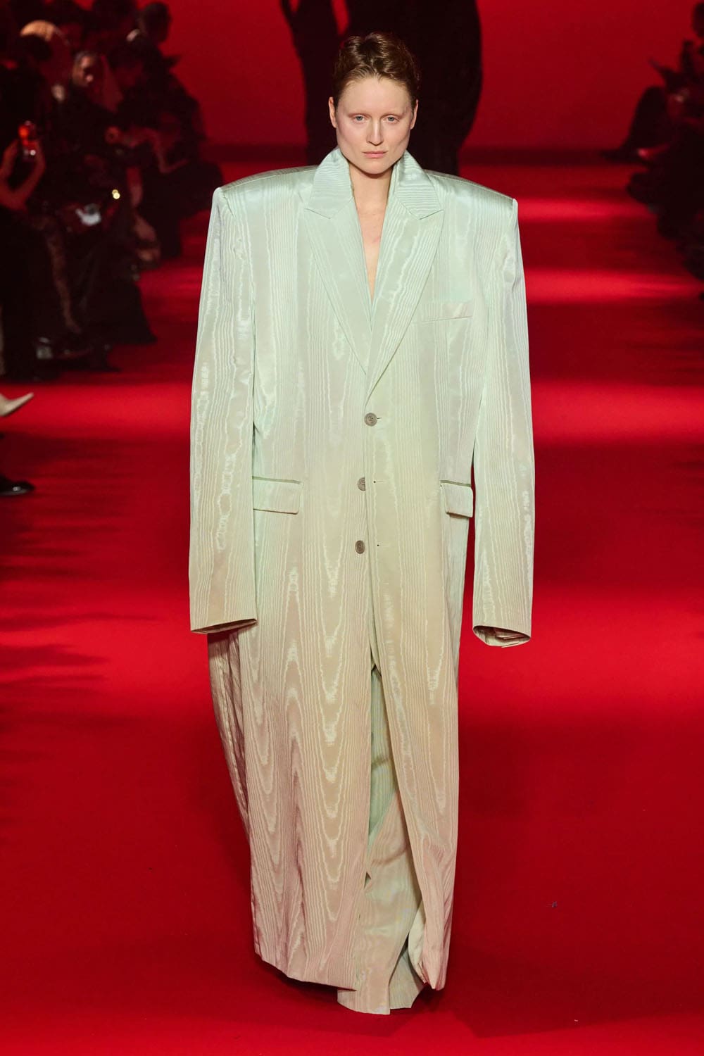 Caída de Vetements 2024, Otoño invierno 2024 2025 Runway Revista (75)