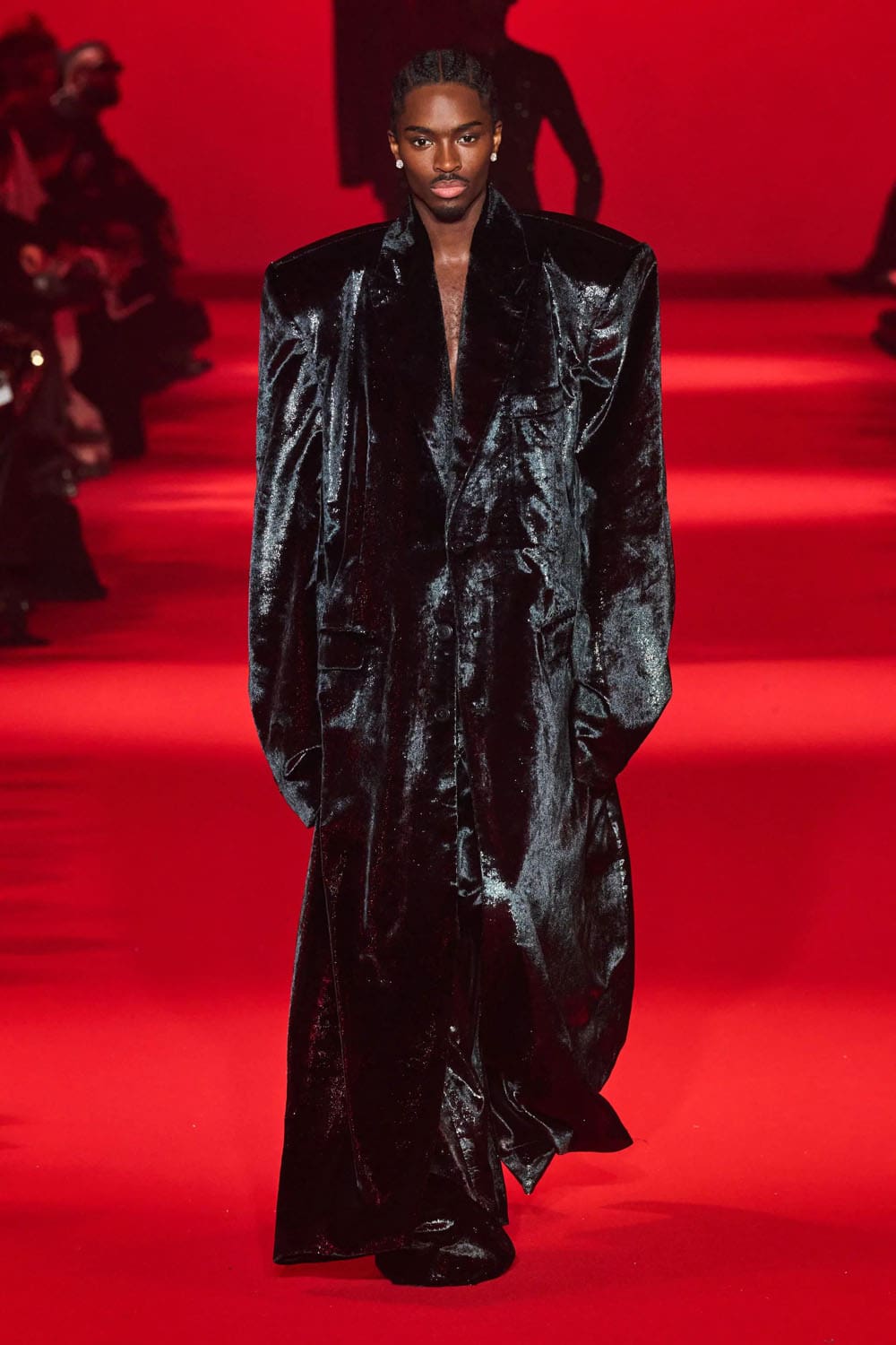 Caída de Vetements 2024, Otoño invierno 2024 2025 Runway Revista (76)
