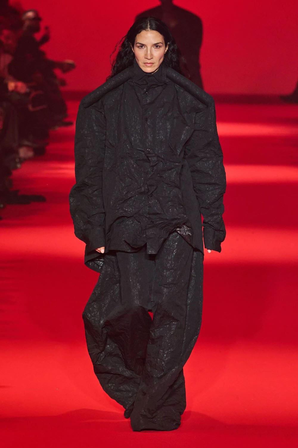Caída de Vetements 2024, Otoño invierno 2024 2025 Runway Revista (8)