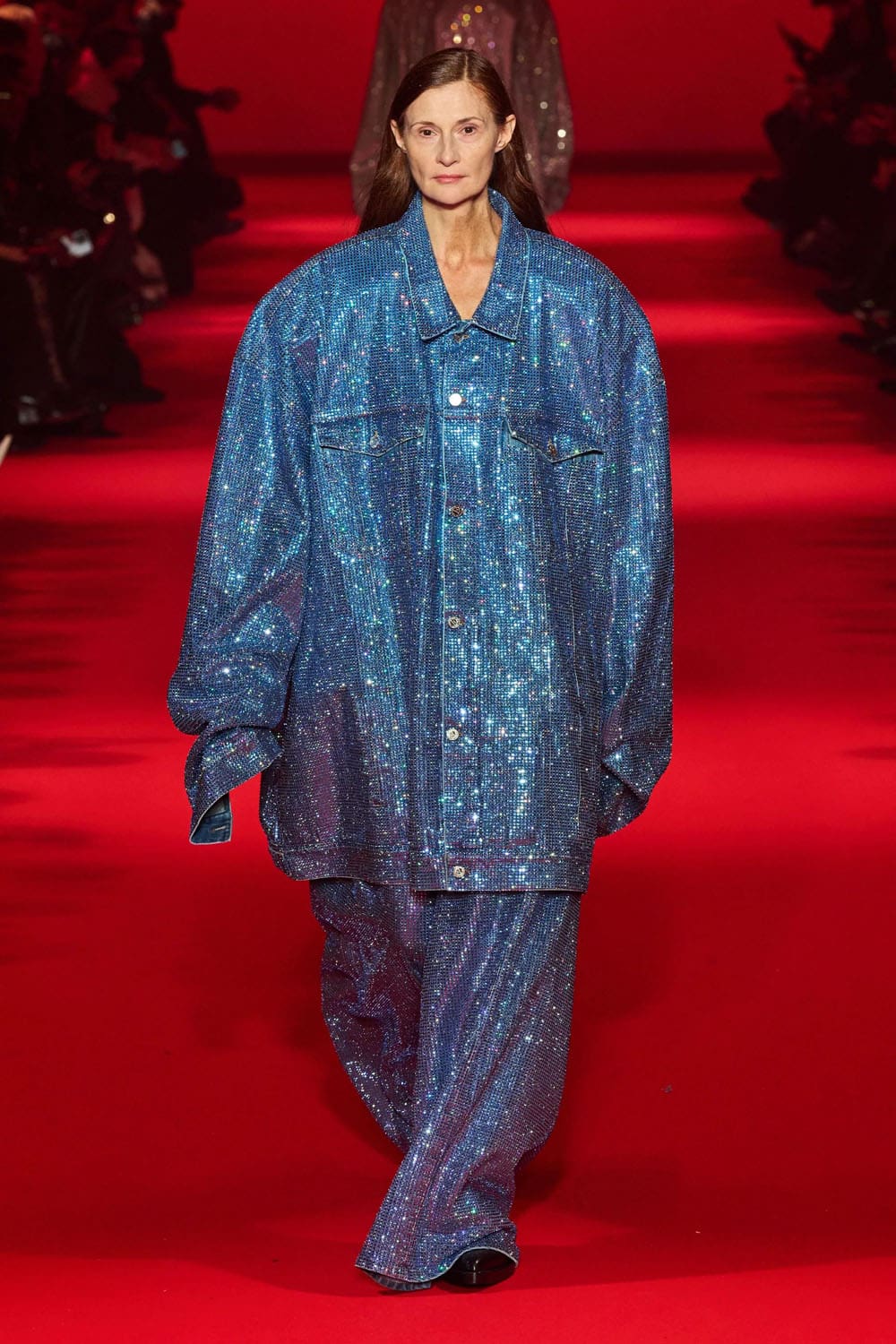 Caída de Vetements 2024, Otoño invierno 2024 2025 Runway Revista (82)