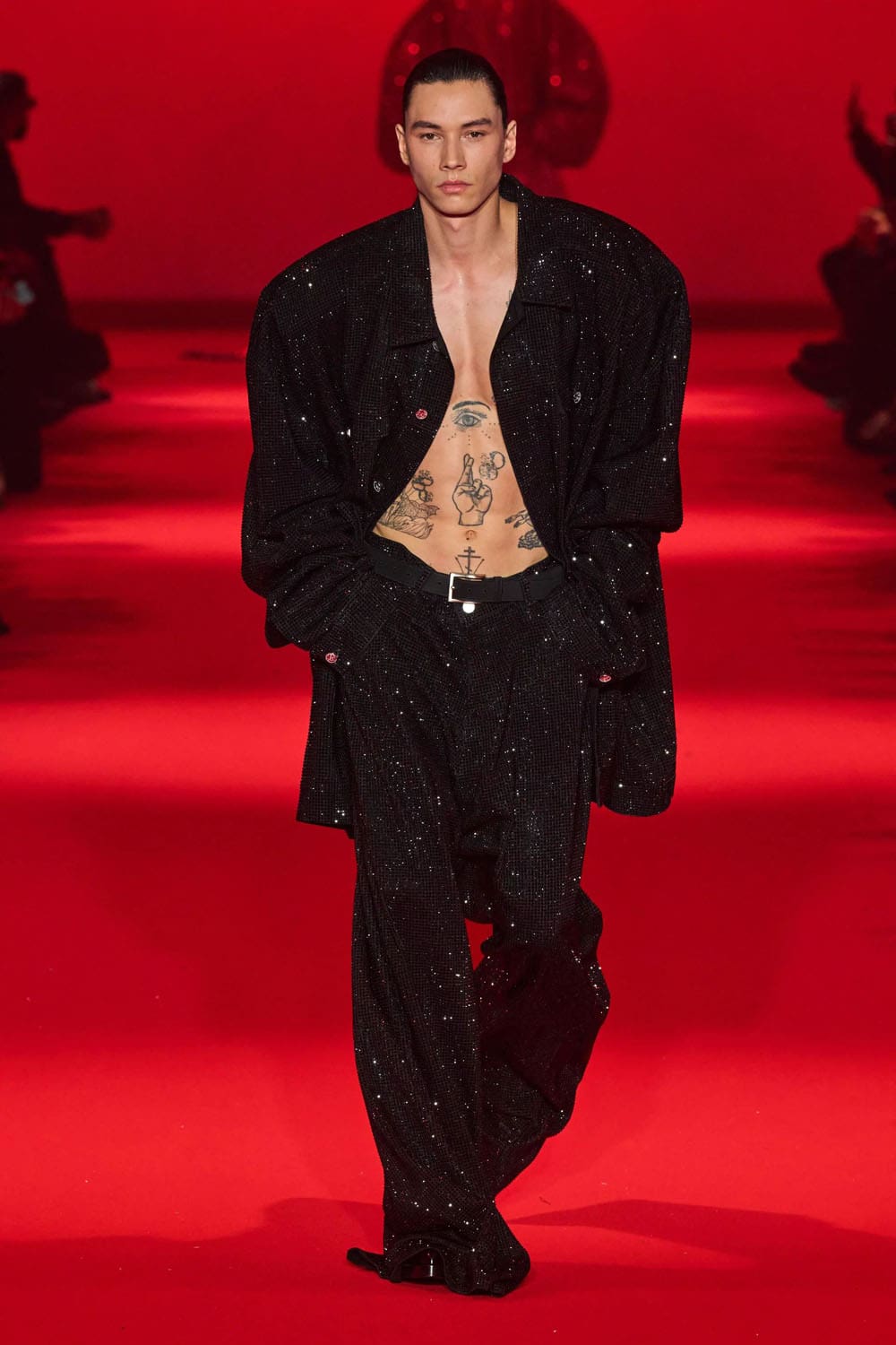 Caída de Vetements 2024, Otoño invierno 2024 2025 Runway Revista (84)