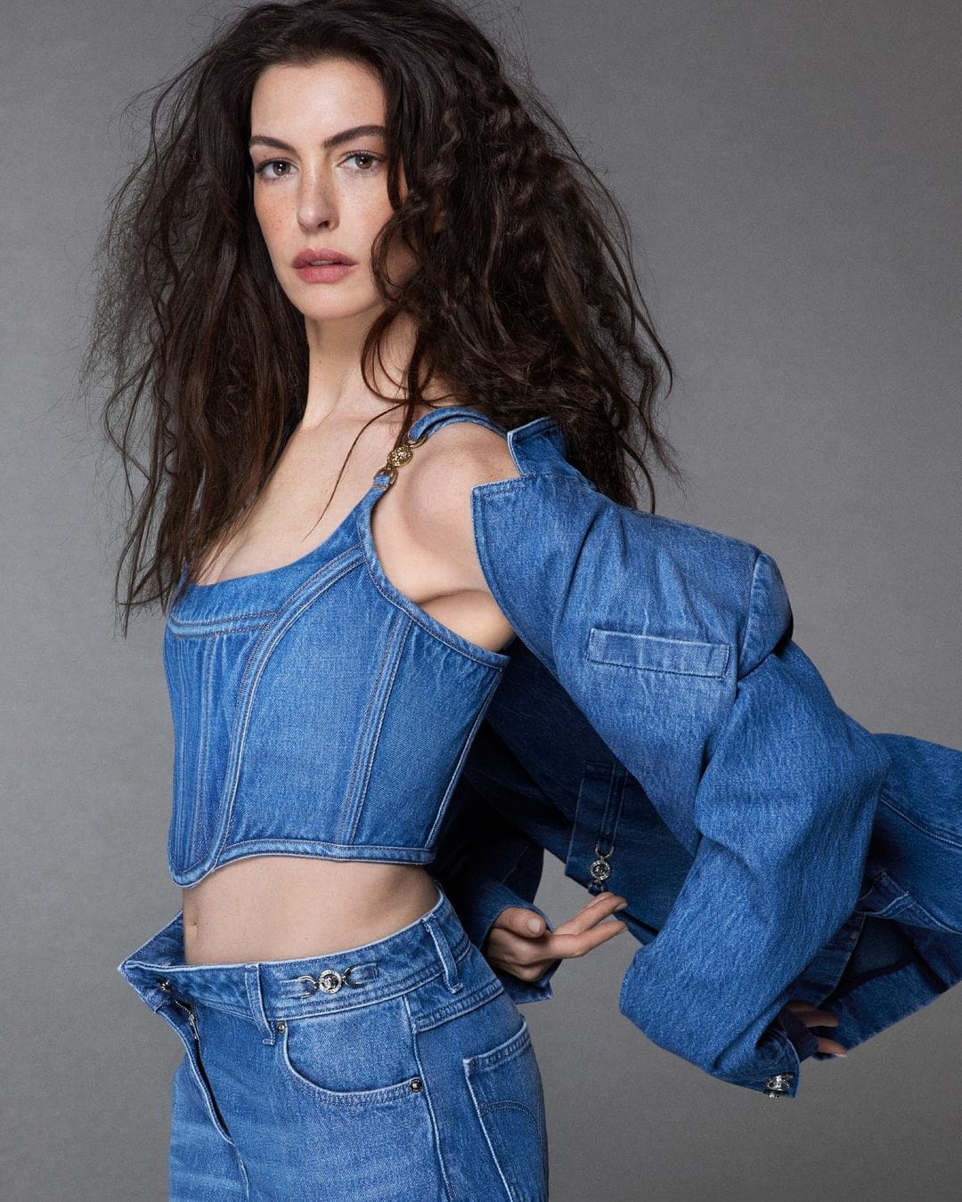 Anne Hathaway für Versace Icons 3