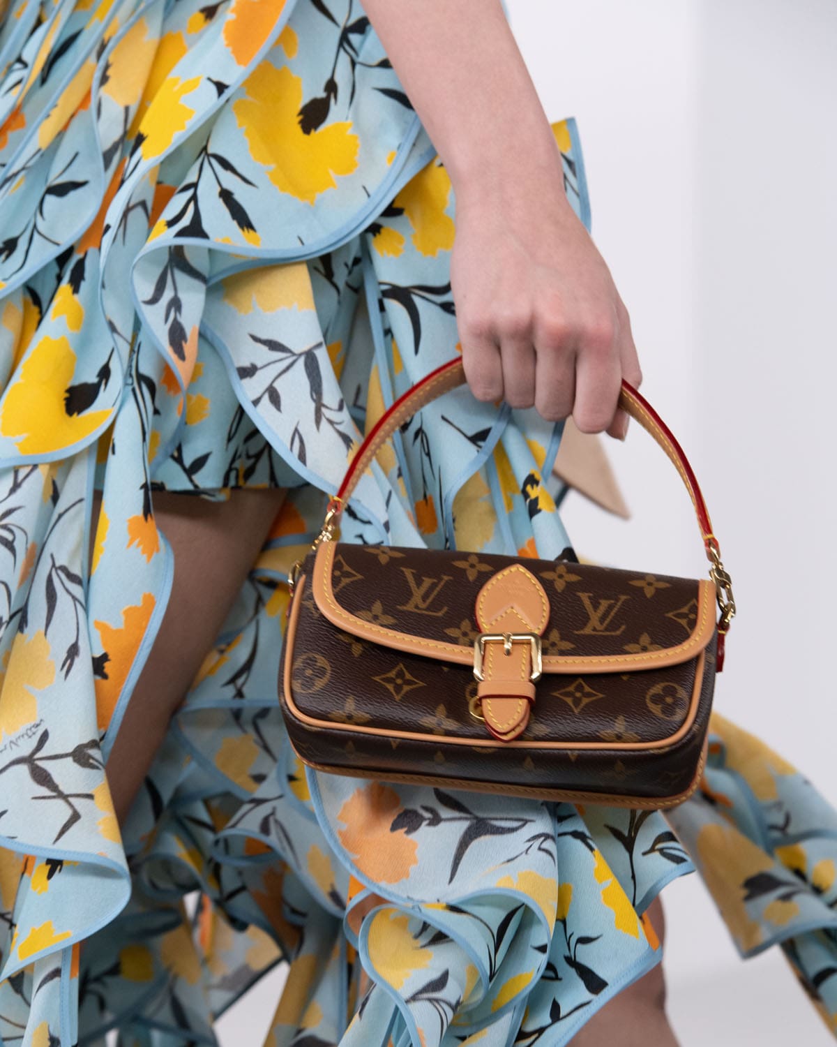 Louis Vuitton antes del otoño 2024 Bolsas Shangai Runway Revistas