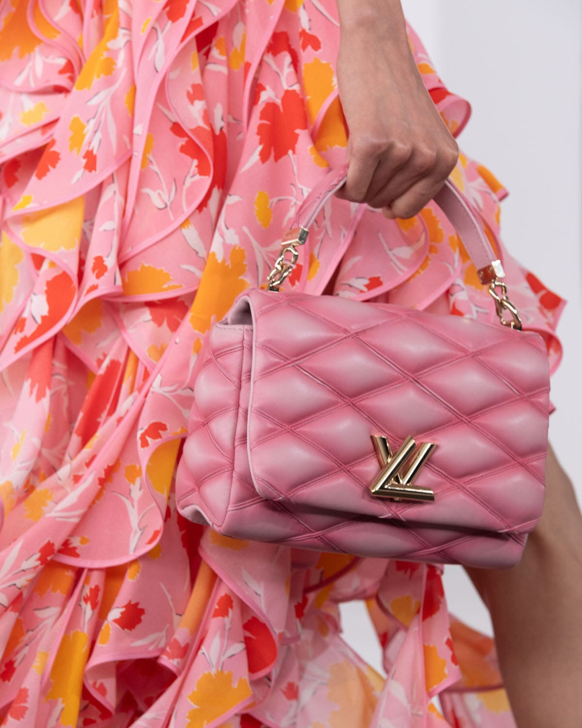 Louis Vuitton antes del otoño 2024 Bolsas Shangai Runway Revistas