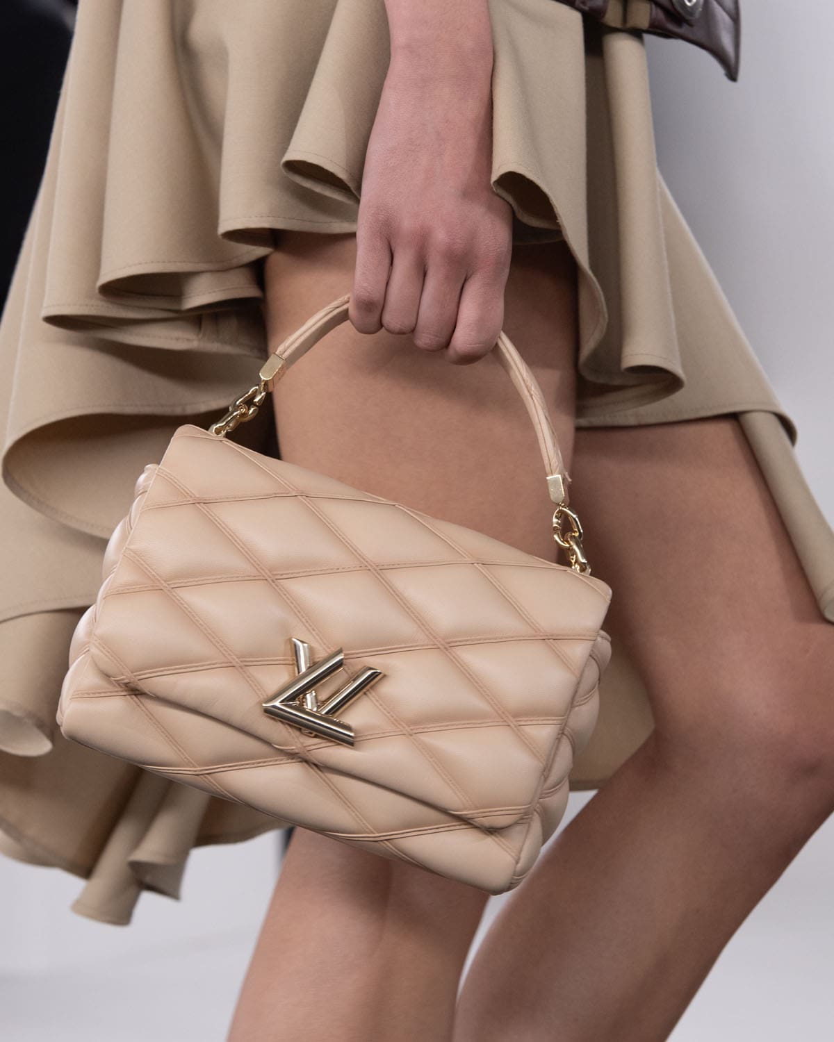 Louis Vuitton antes del otoño 2024 Bolsas Shangai Runway Revistas
