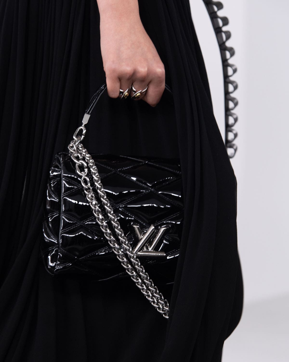 Louis Vuitton antes del otoño 2024 Bolsas Shangai Runway Revistas