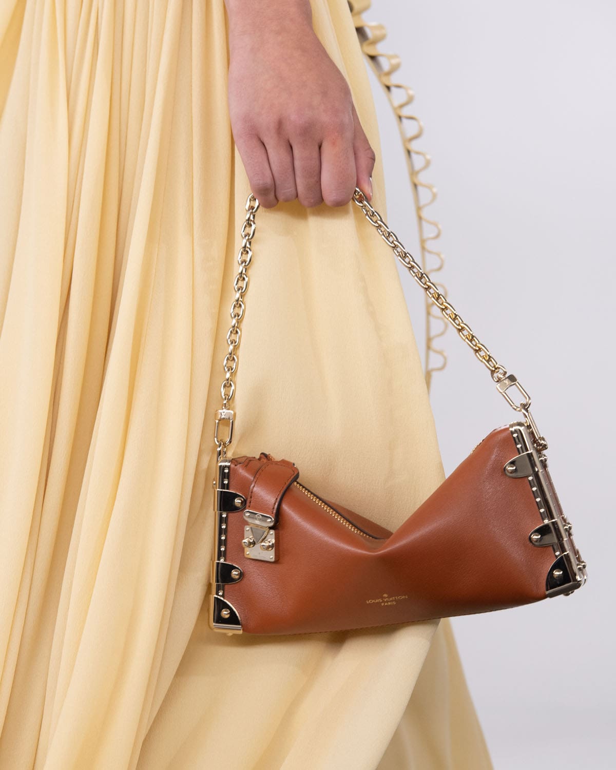 Louis Vuitton antes del otoño 2024 Bolsas Shangai Runway Revistas