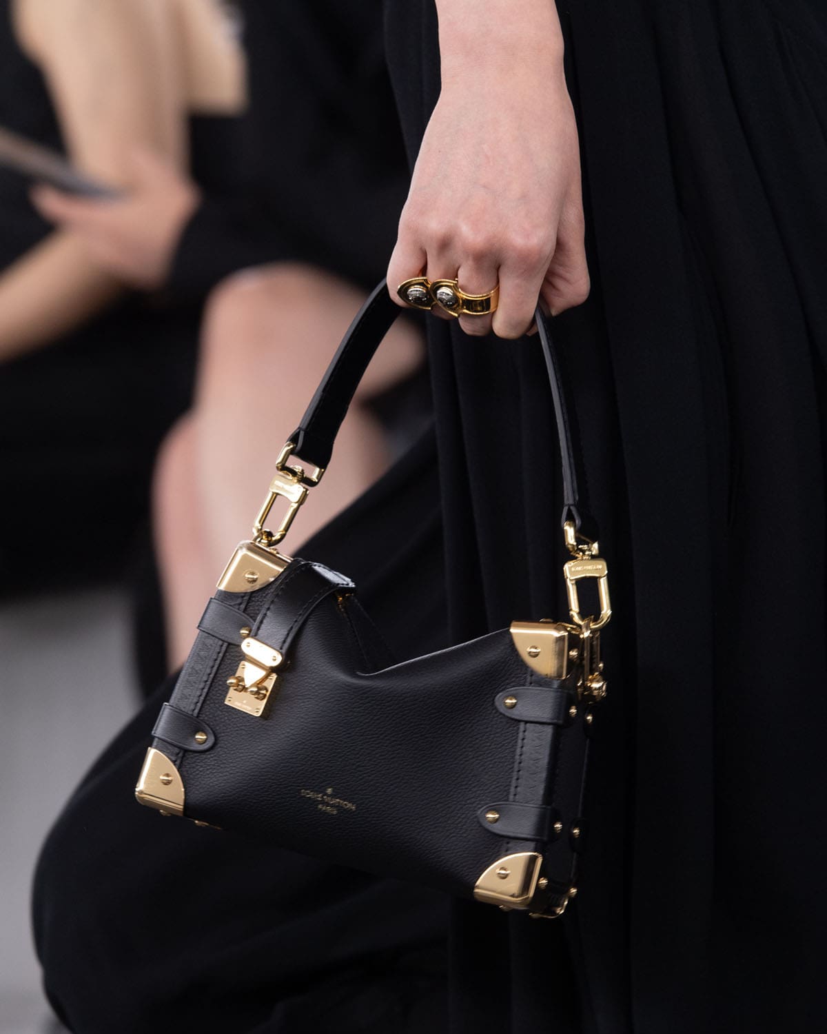 Louis Vuitton antes del otoño 2024 Bolsas Shangai Runway Revistas