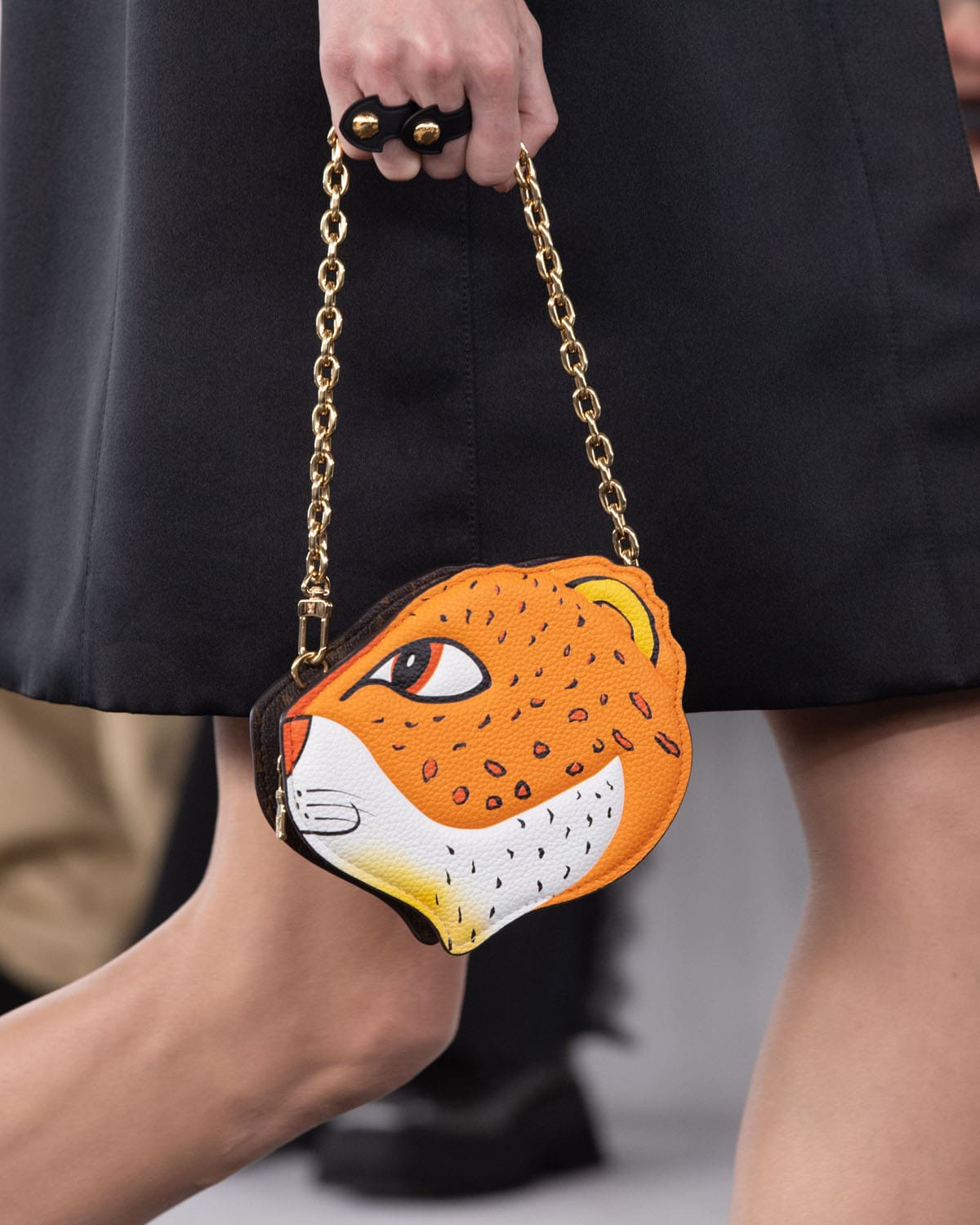 Louis Vuitton antes del otoño 2024 Bolsas Shangai Runway Revistas