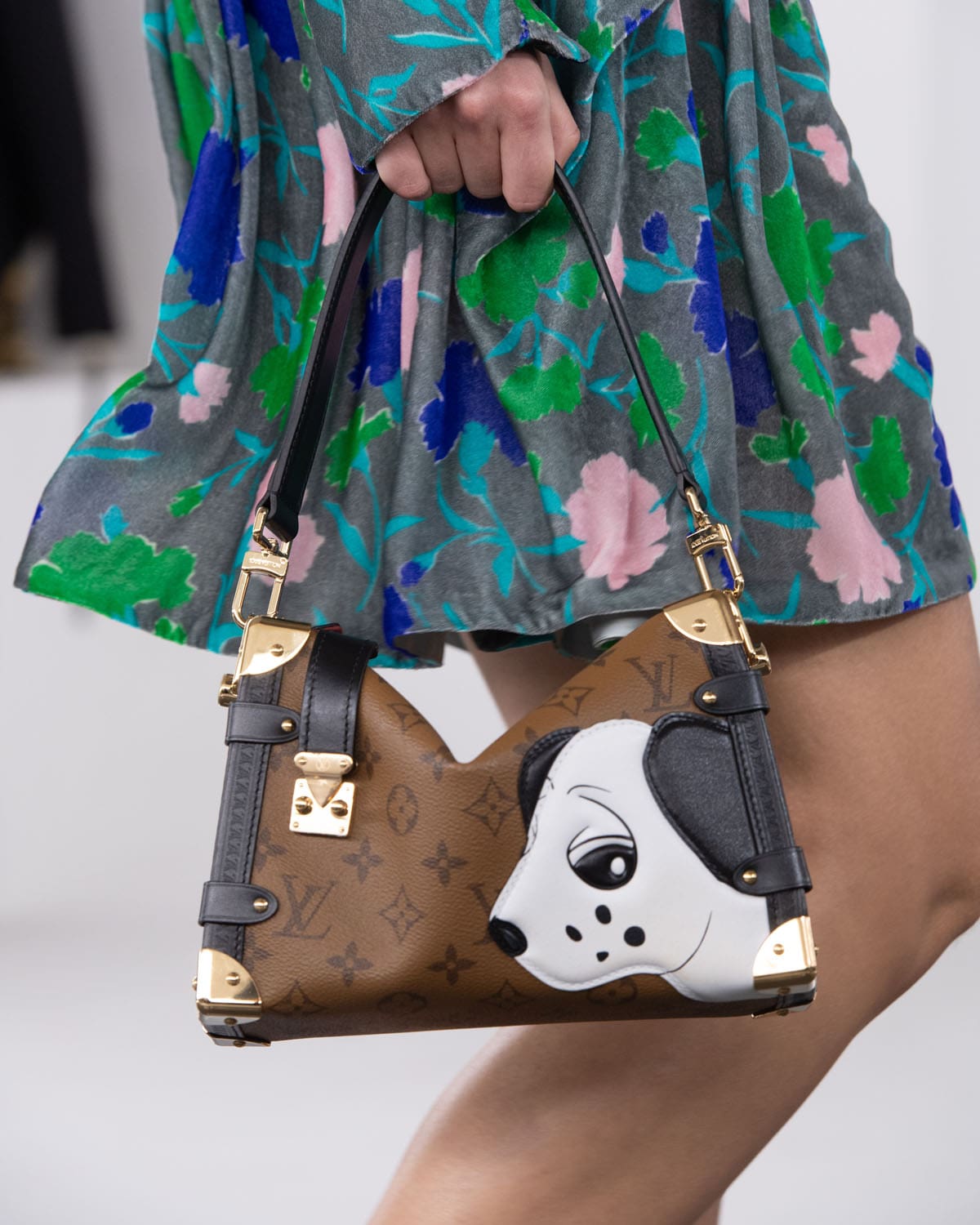 Louis Vuitton antes del otoño 2024 Bolsas Shangai Runway Revistas