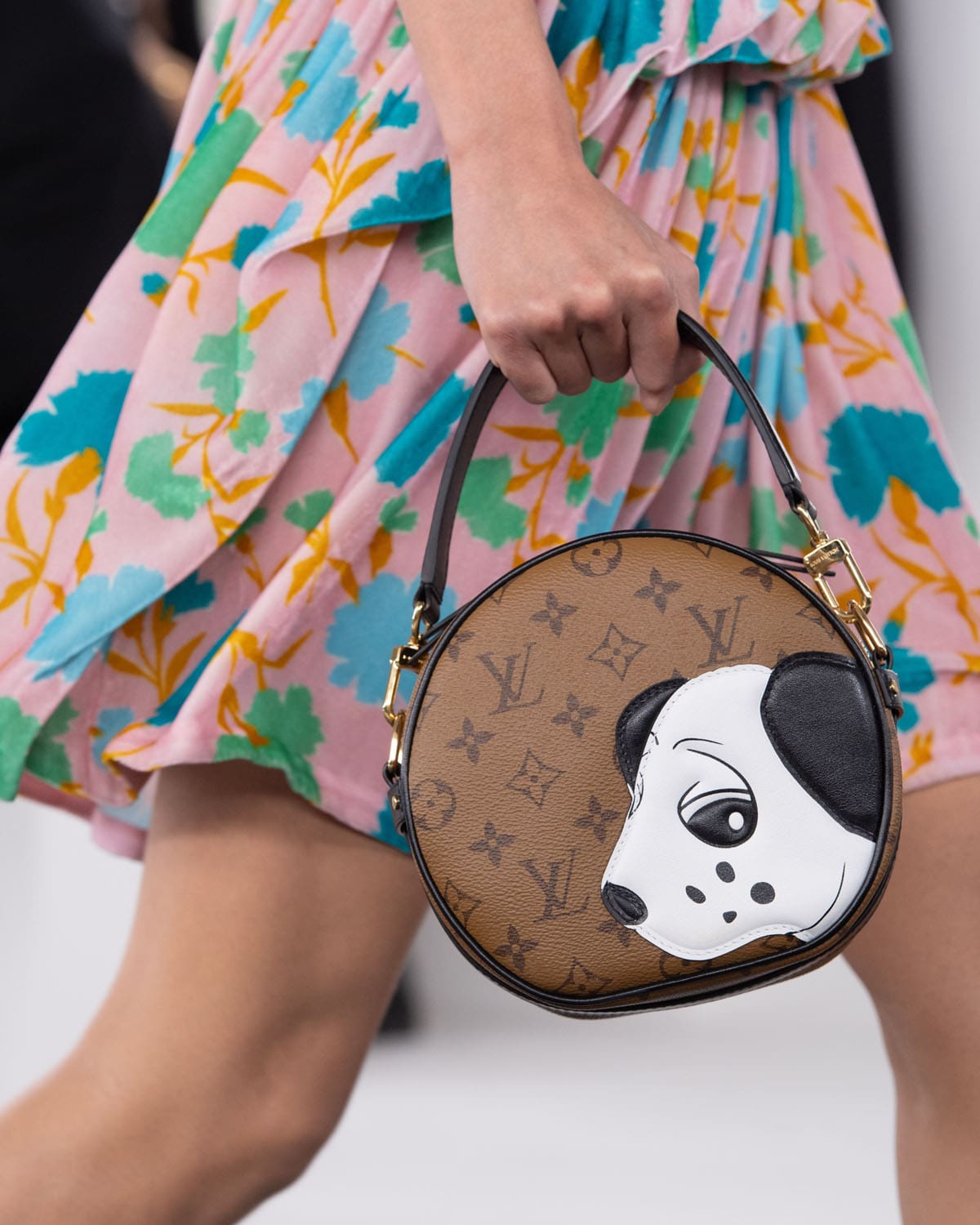 Louis Vuitton antes del otoño 2024 Bolsas Shangai Runway Revistas