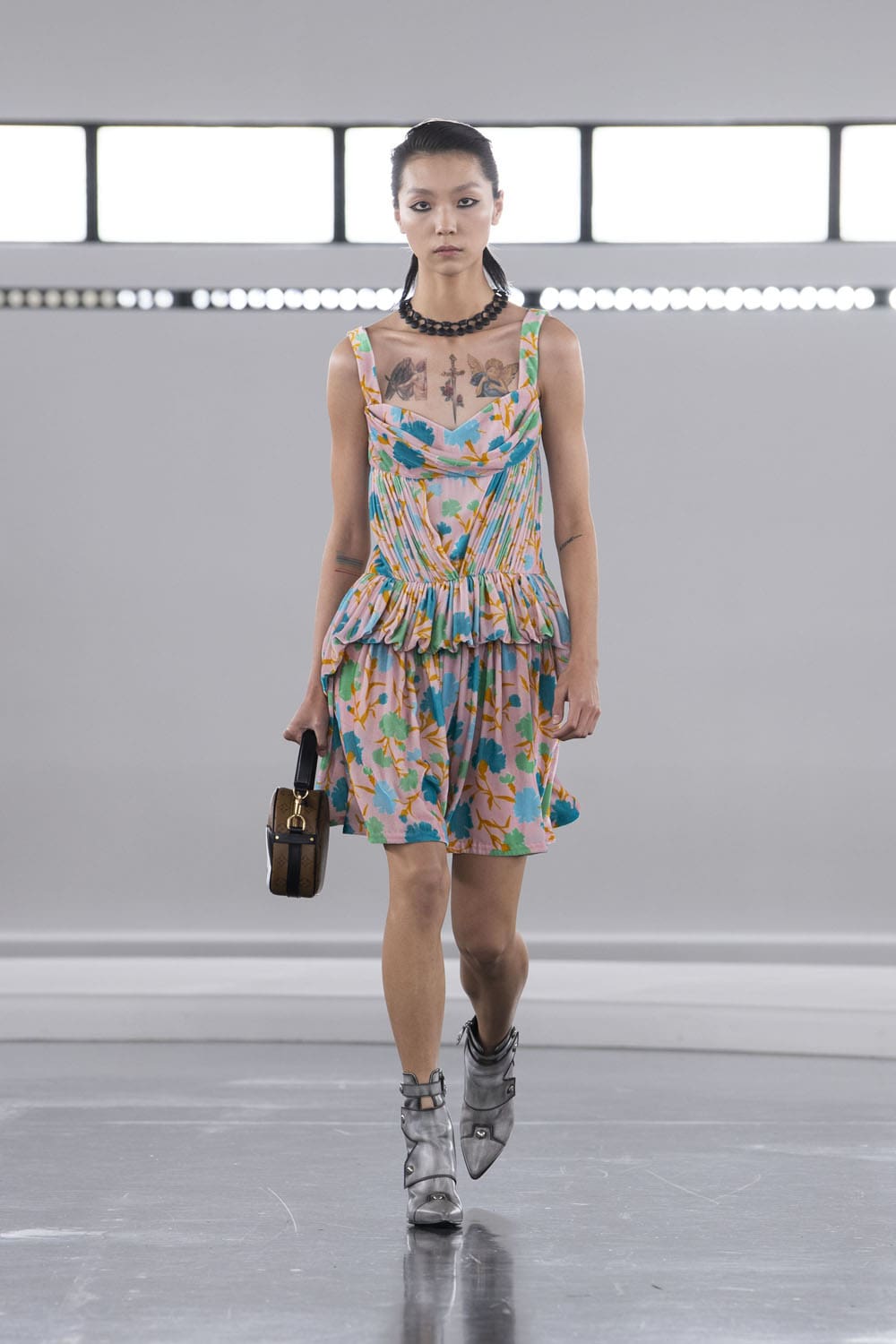 Louis Vuitton antes del otoño 2024 Shanghai Runway Revista (10)