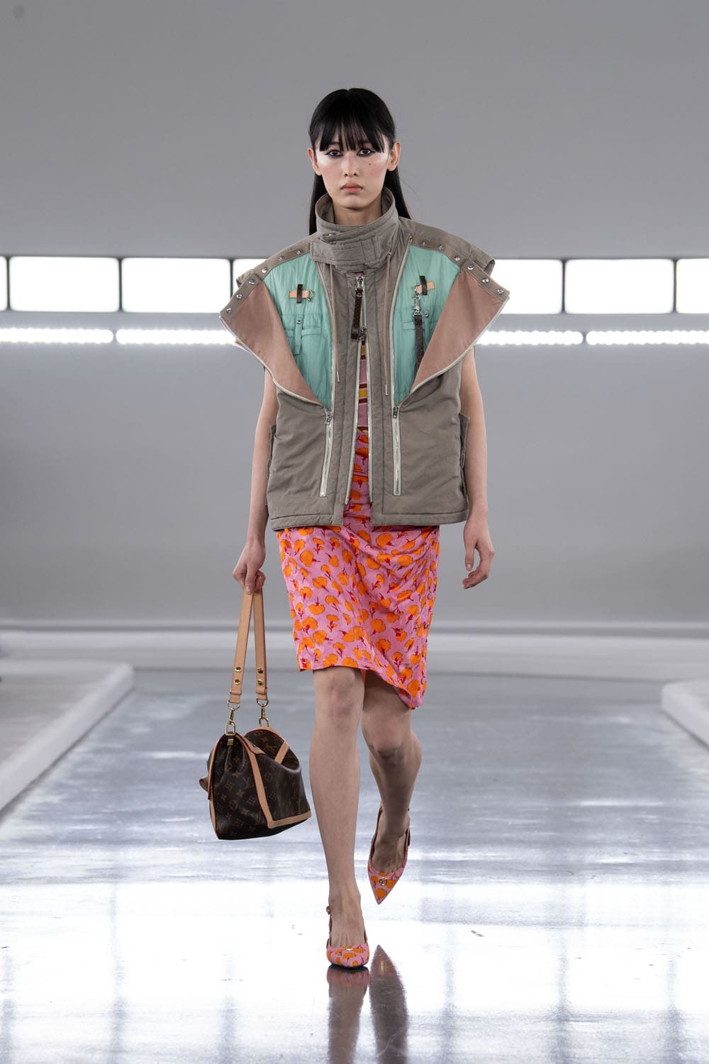 Louis Vuitton antes del otoño 2024 Shanghai Runway Revista (14)