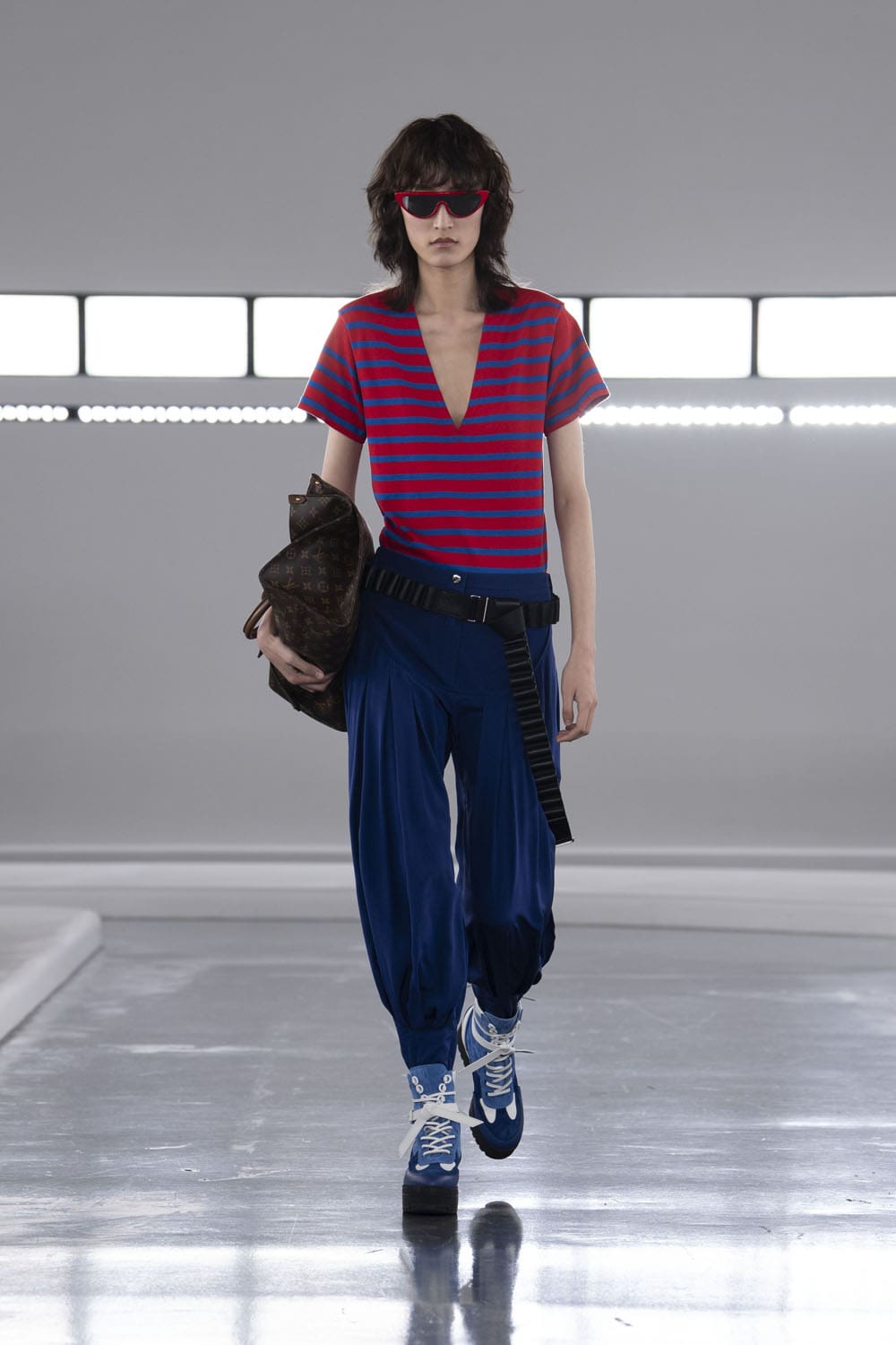 Louis Vuitton antes del otoño 2024 Shanghai Runway Revista (16)