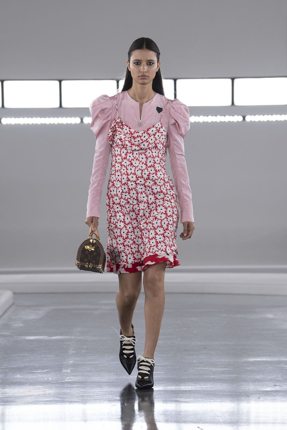 Louis Vuitton antes del otoño 2024 Shanghai Runway Revista (22)