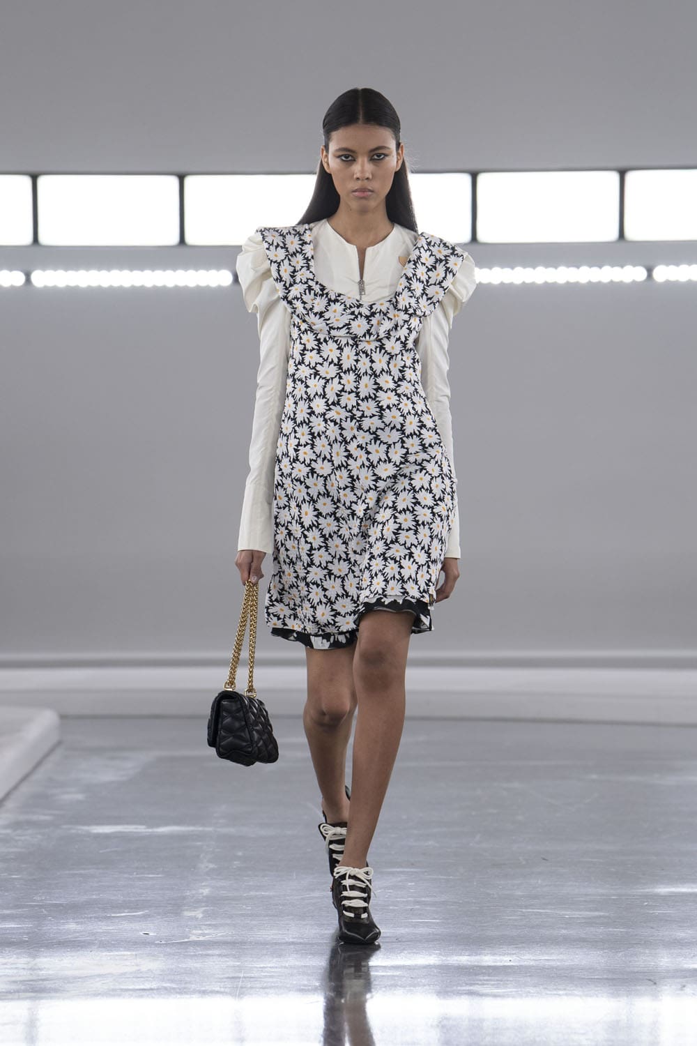 Louis Vuitton antes del otoño 2024 Shanghai Runway Revista (23)