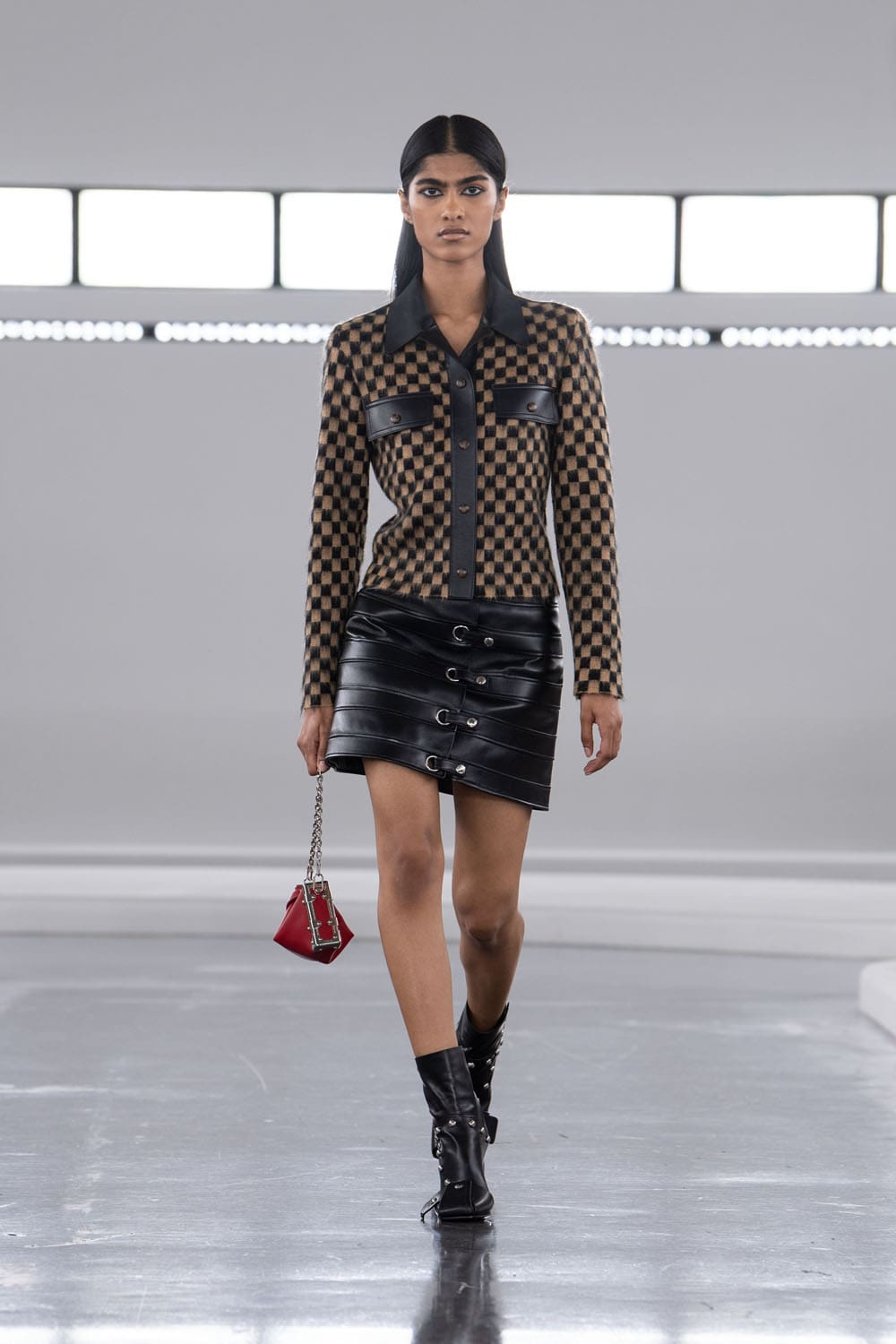 Louis Vuitton antes del otoño 2024 Shanghai Runway Revista (24)