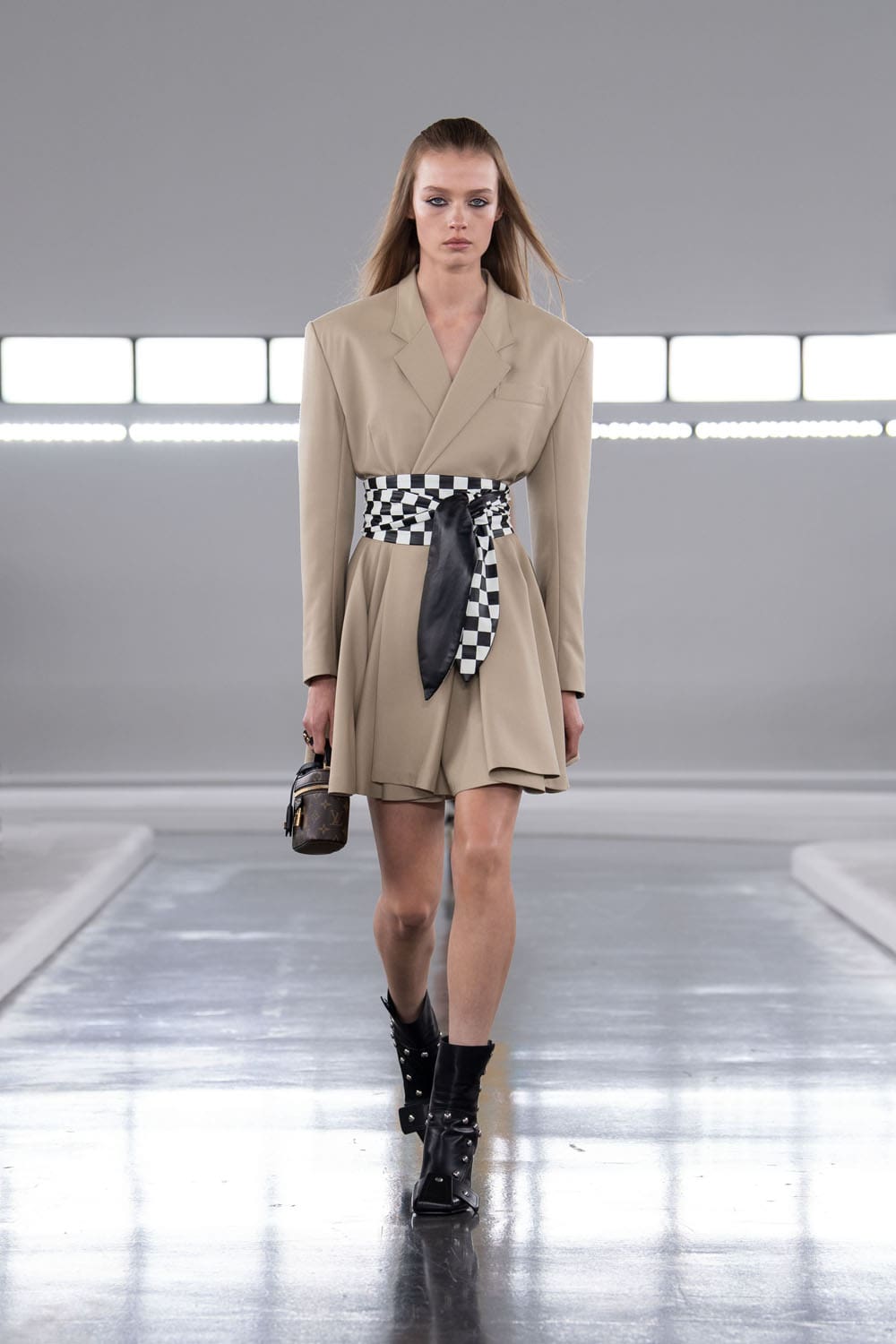 Louis Vuitton antes del otoño 2024 Shanghai Runway Revista (27)