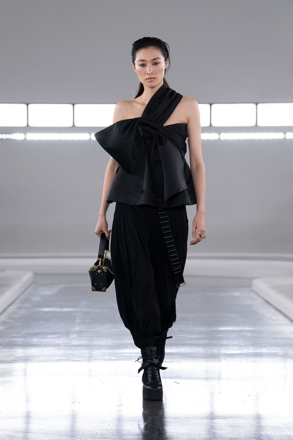 Louis Vuitton antes del otoño 2024 Shanghai Runway Revista (58)