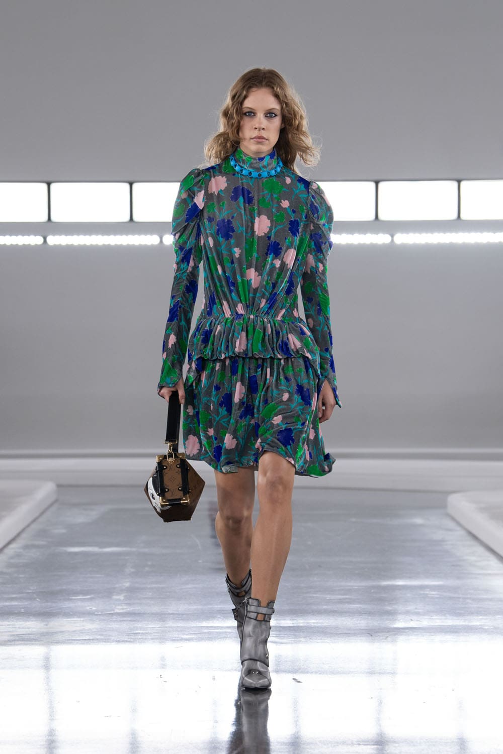 Louis Vuitton antes del otoño 2024 Shanghai Runway Revista (9)
