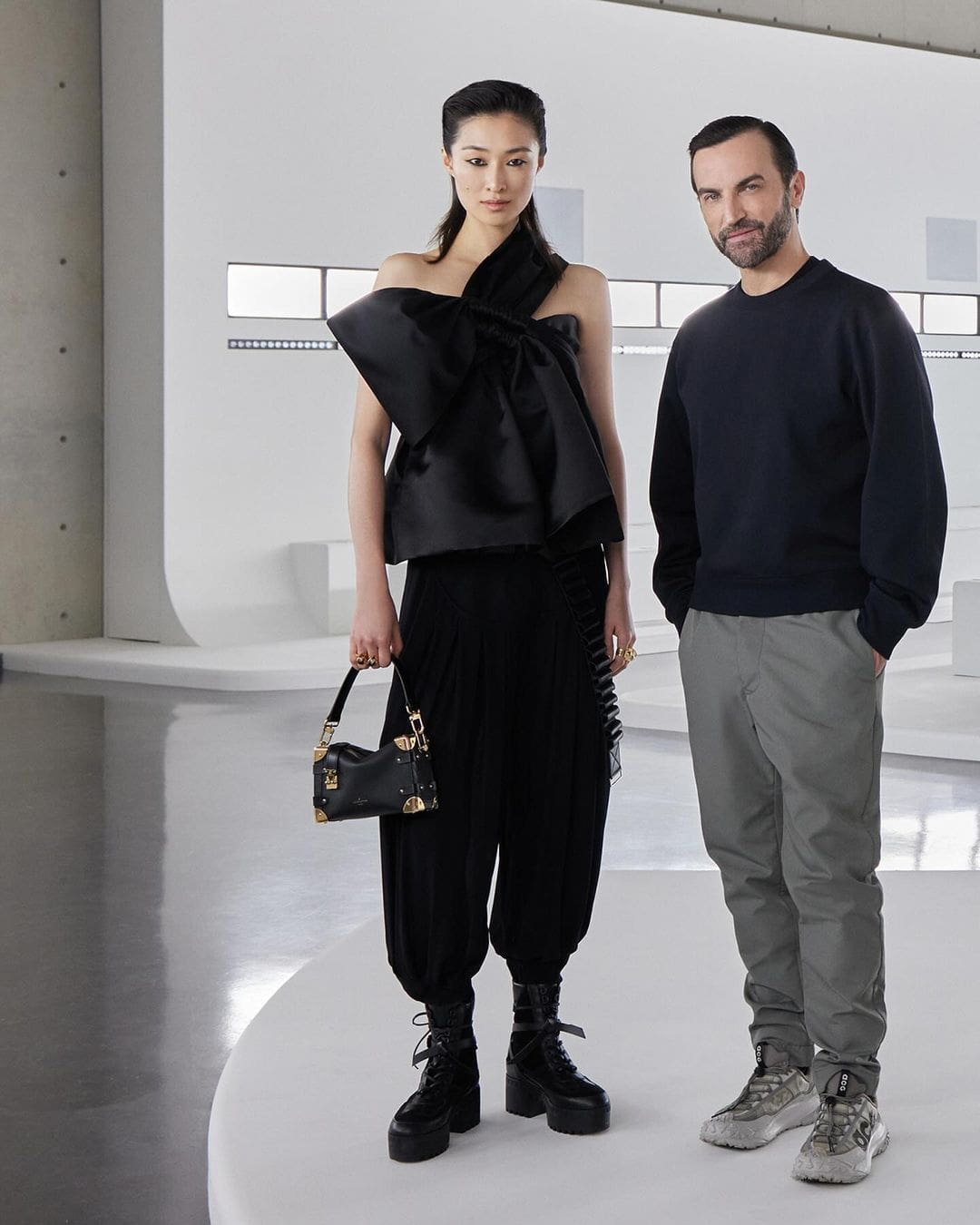 Nicolas Ghesquière Louis Vuitton Pre Otoño 2024 Shanghai Runway Magazine 1