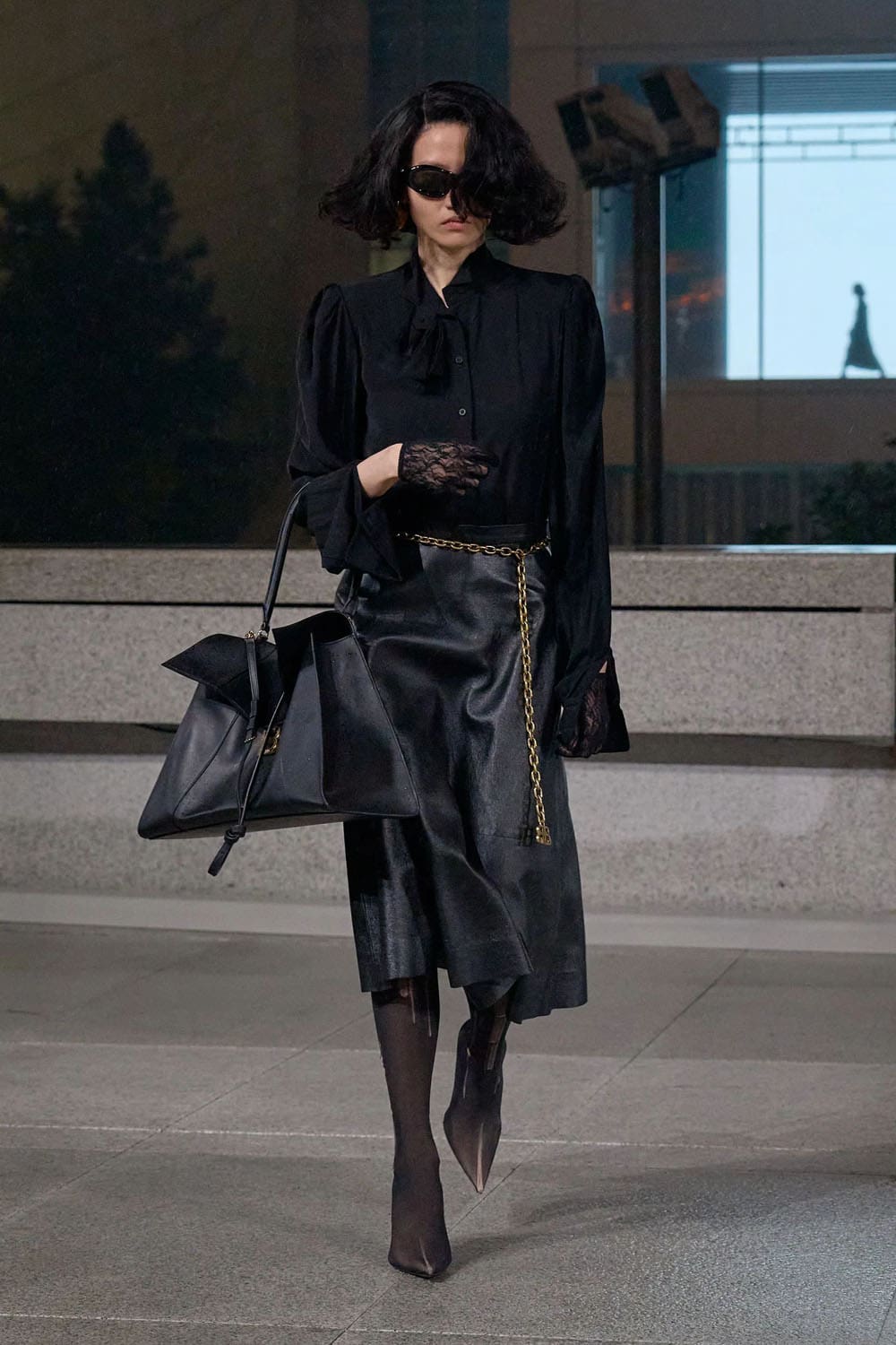 Balenciaga Croisière 2025 Resort Shanghai Runway Magazine (37)