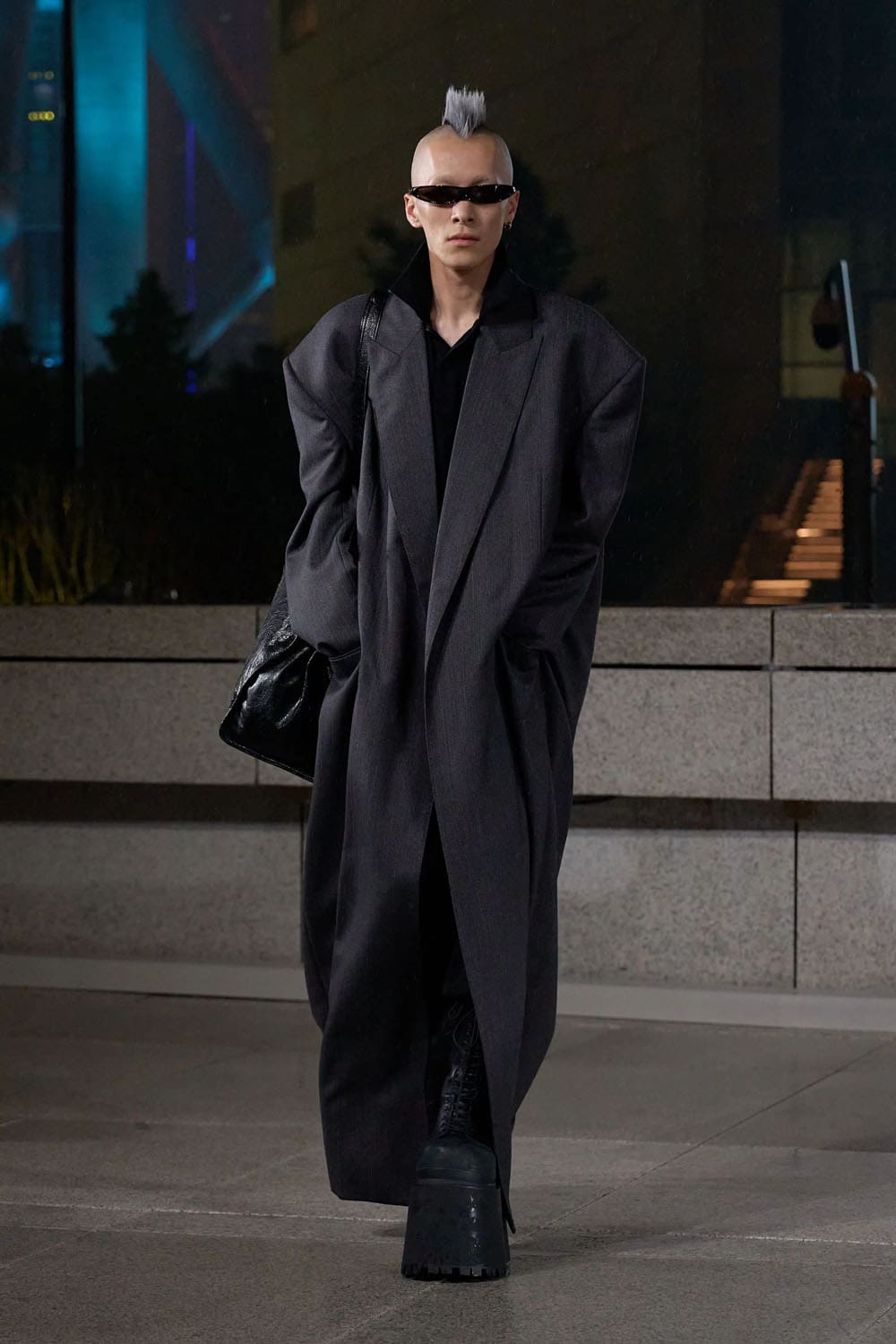 Balenciaga Croisière 2025 Resort Shanghai Runway Magazine (5)