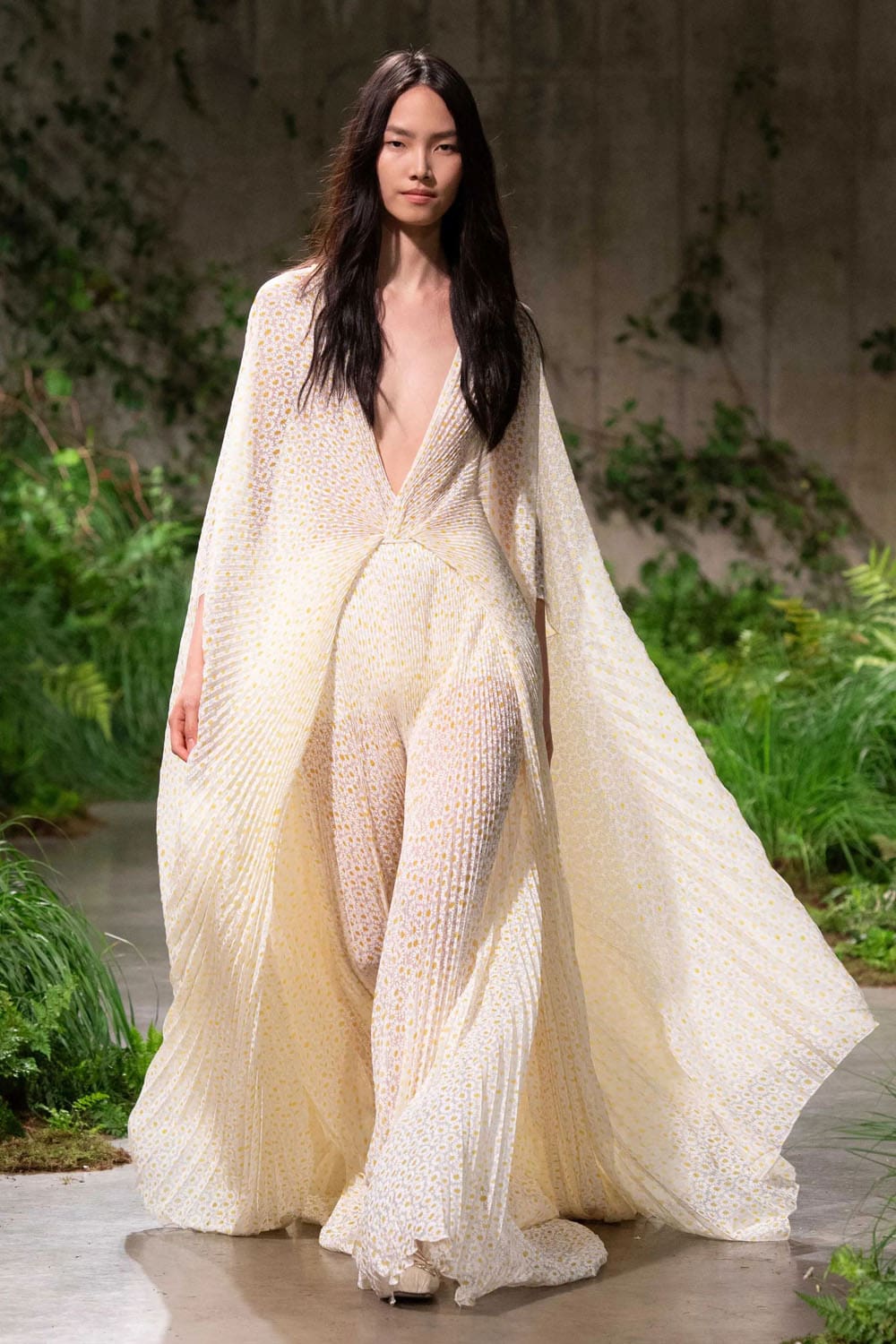 Gucci Cruise 2025 Resort Runway Magazine London (54)