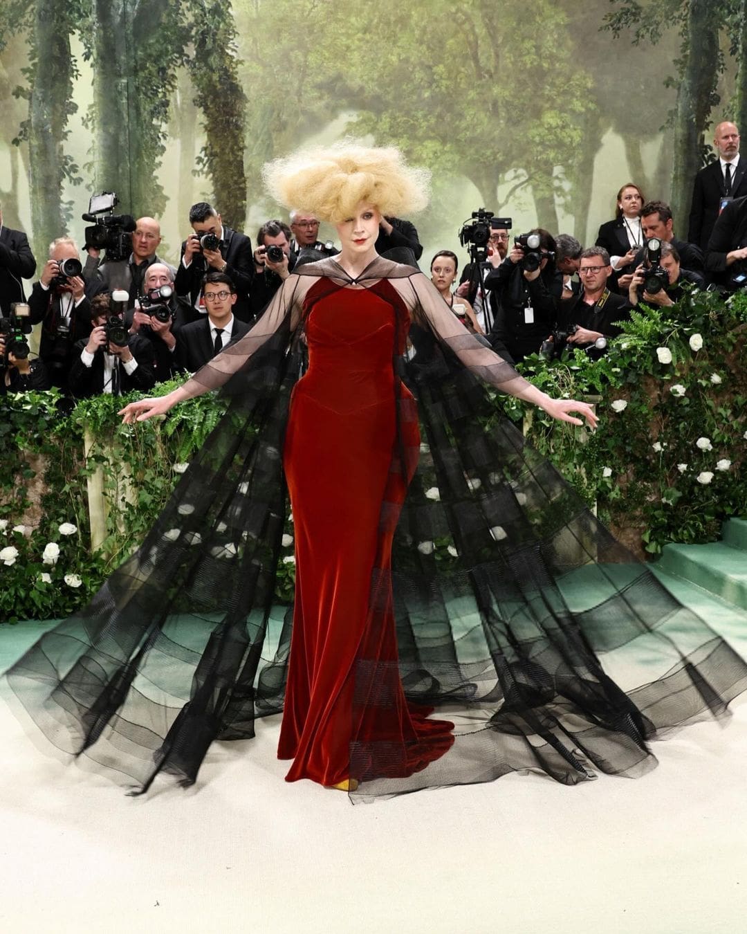 Gwendoline Christie in John Galliano für Maison Margiela bei der Met Gala 2024 1