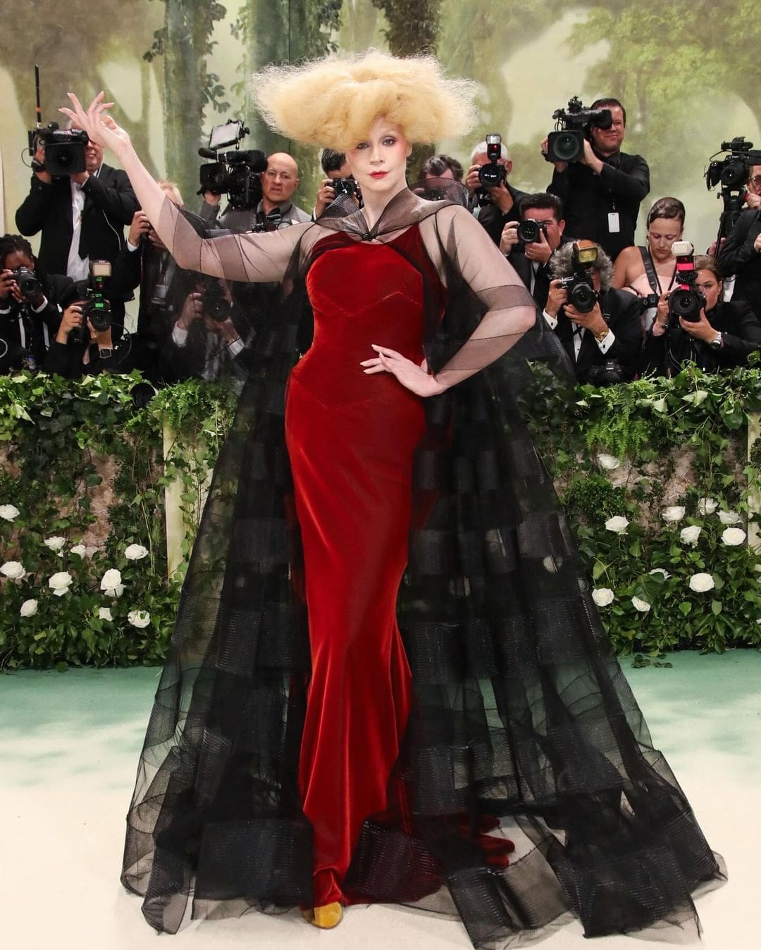 Gwendoline Christie in John Galliano für Maison Margiela bei der Met Gala 2024 4
