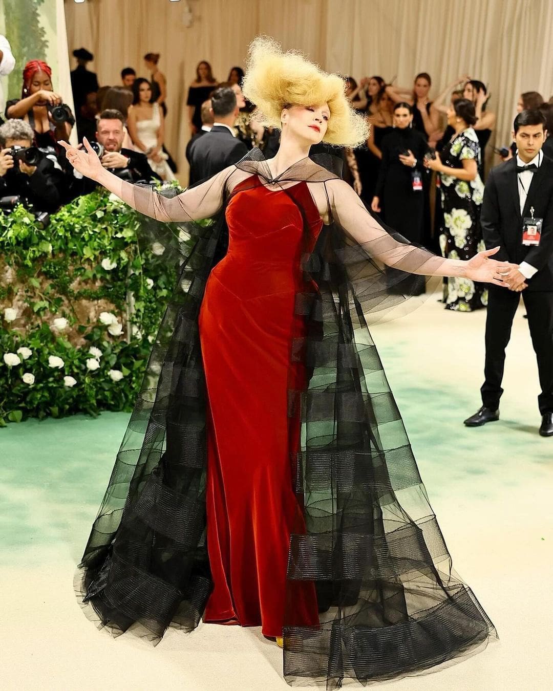 Gwendoline Christie in John Galliano für Maison Margiela bei der Met Gala 2024 5