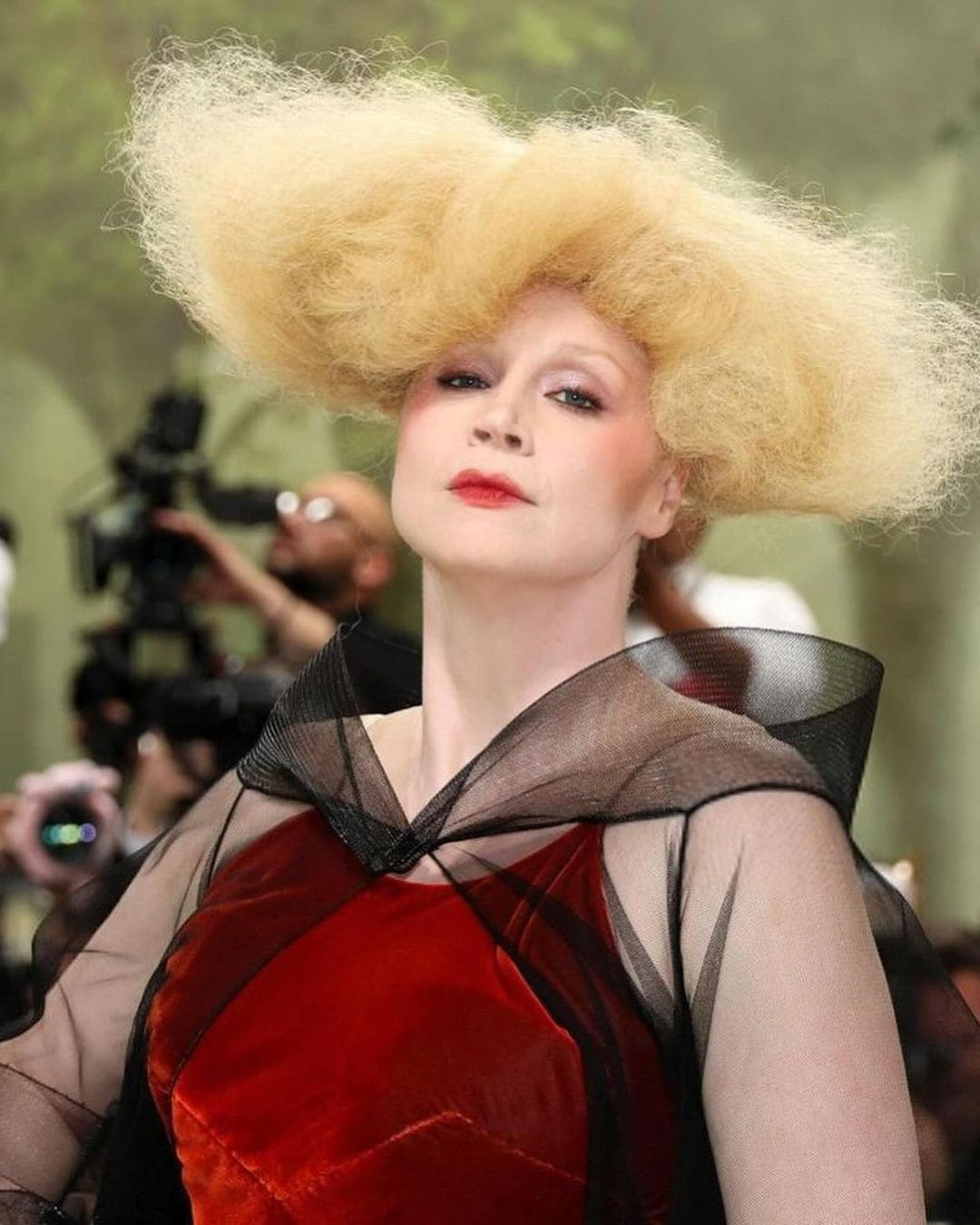 Gwendoline Christie in John Galliano für Maison Margiela bei der Met Gala 2024 7