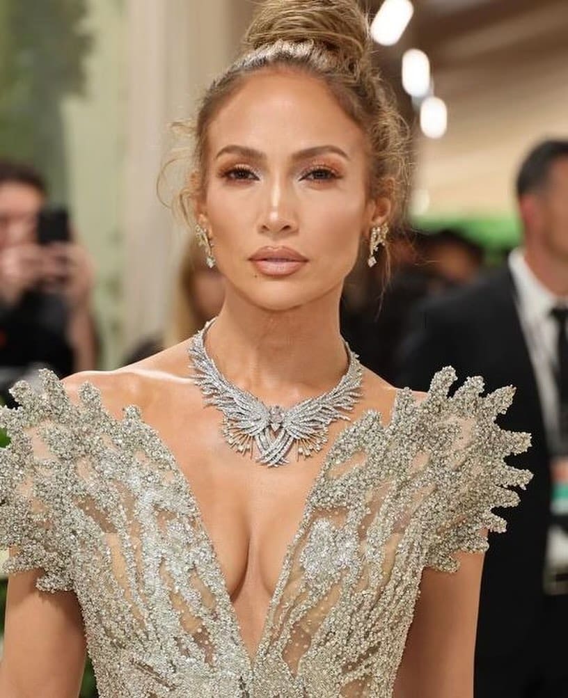 Jennifer Lopez in Schiaparelli bei der Met Gala 2024 2