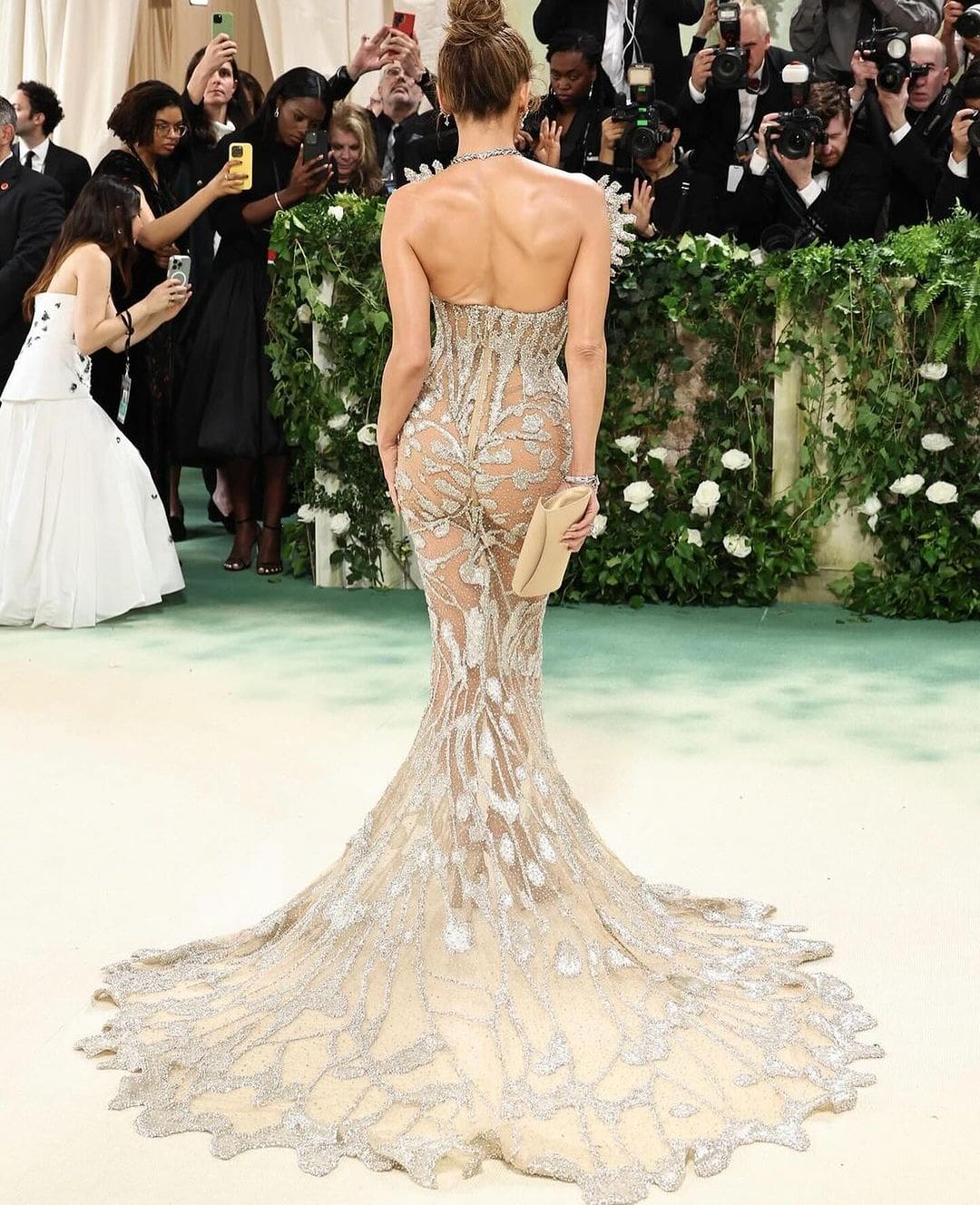 Jennifer Lopez in Schiaparelli bei der Met Gala 2024 3