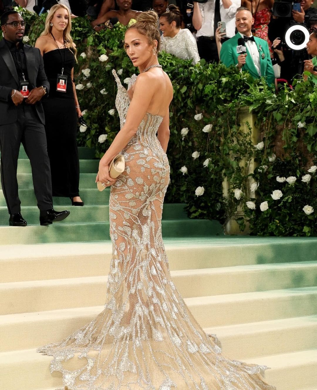Jennifer Lopez in Schiaparelli bei der Met Gala 2024 6