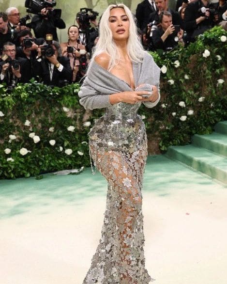 Kim Kardashian in John Galliano für Maison Margiela bei der Met Gala 2024 1