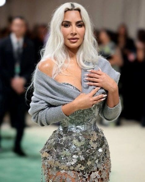 Kim Kardashian in John Galliano für Maison Margiela bei der Met Gala 2024 2