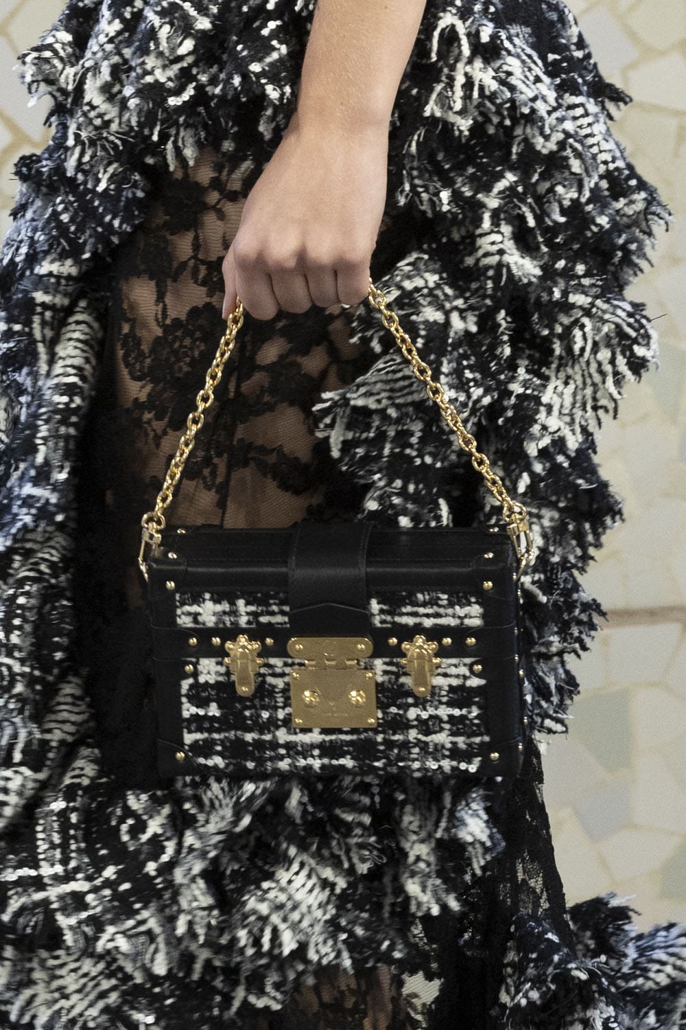Louis Vuitton Cruise 2025 Resort-Taschen Runway Magazin (12)