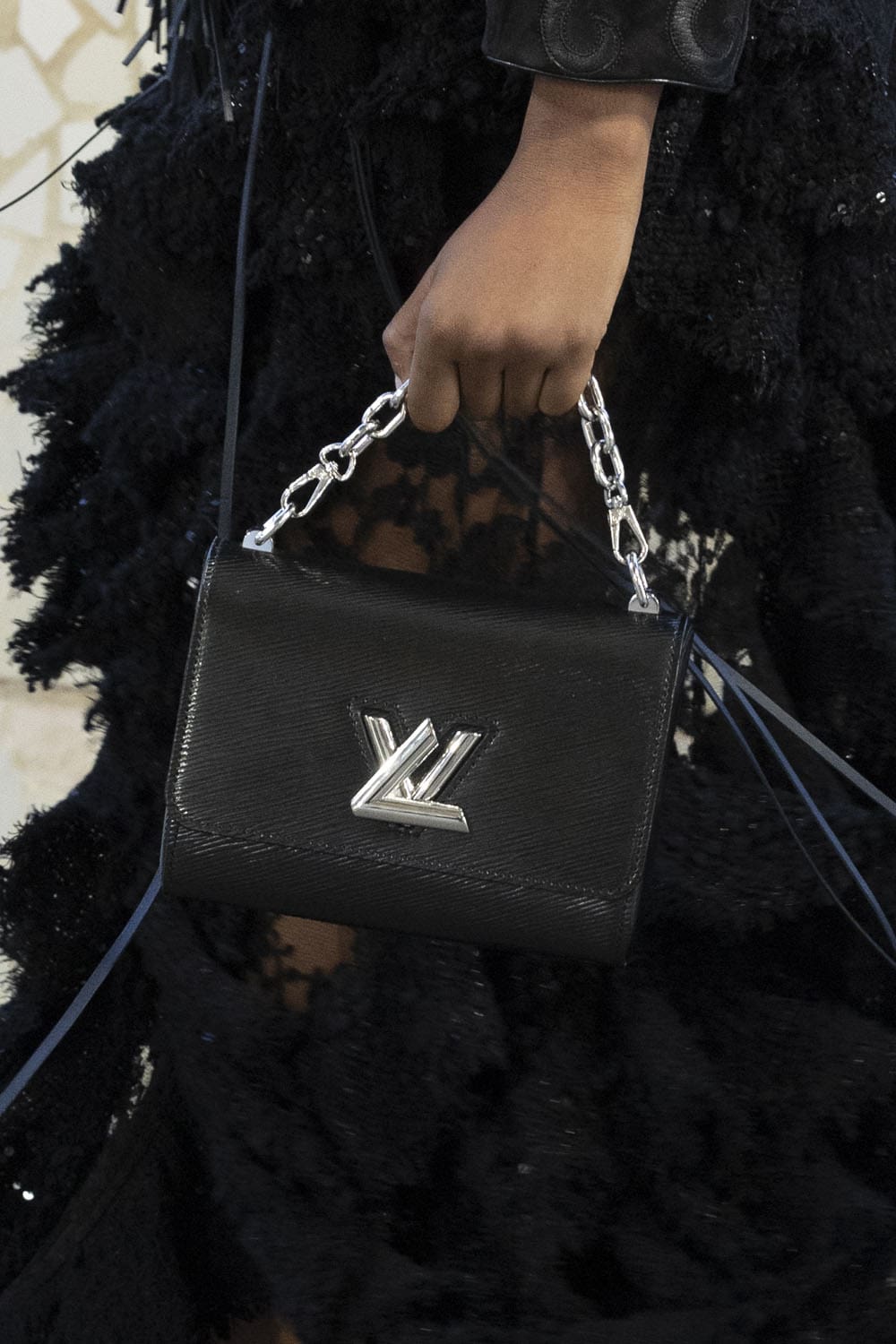 Louis Vuitton Cruise 2025 Resort-Taschen Runway Magazin (14)