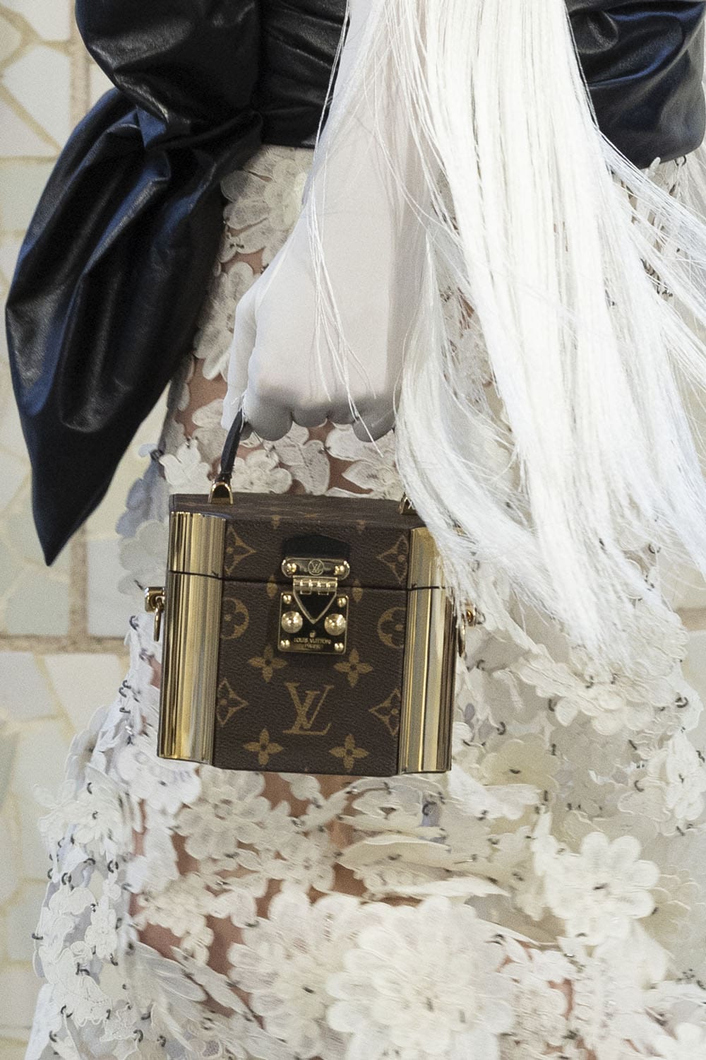 Louis Vuitton Cruise 2025 Resort-Taschen Runway Magazin (25)