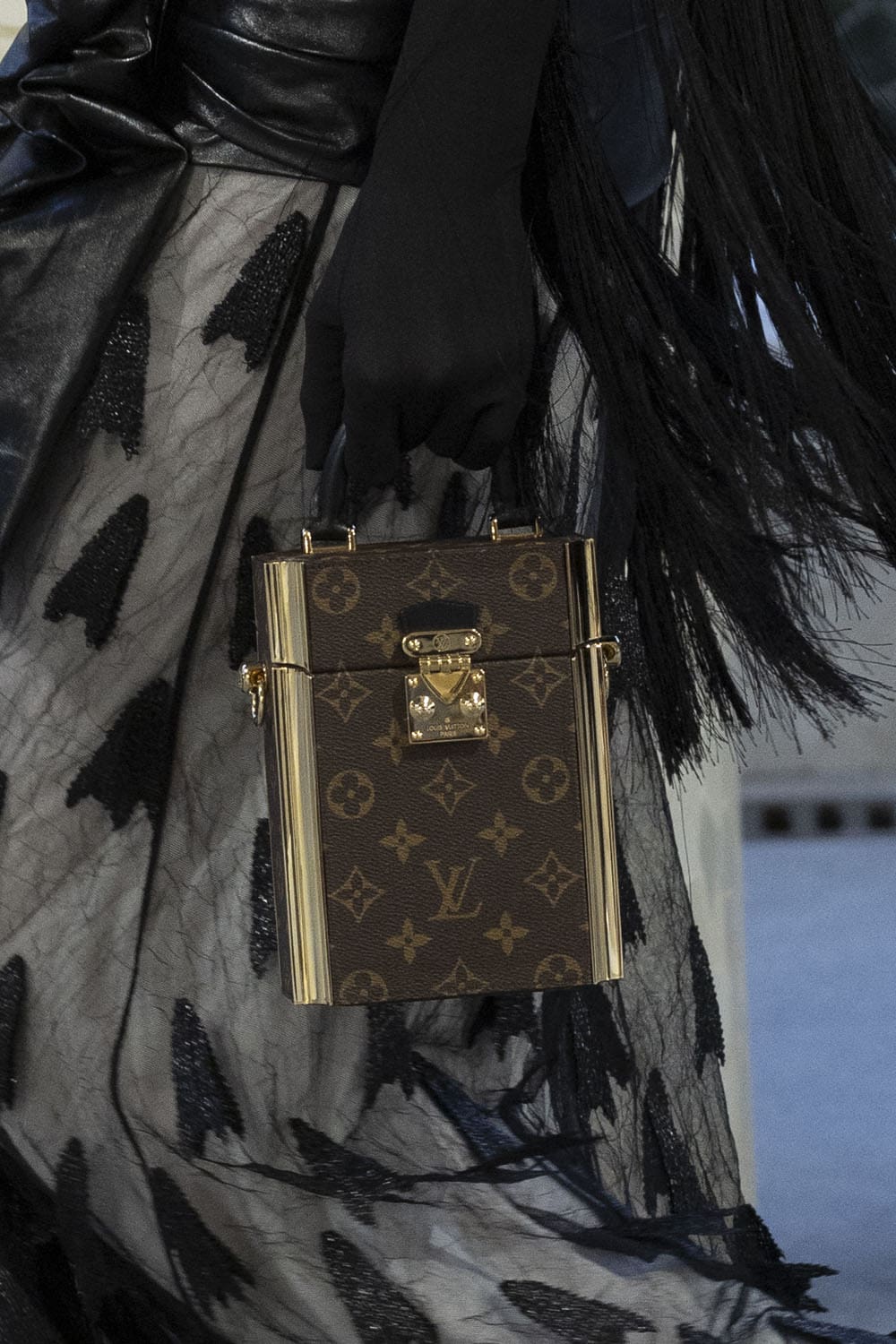 Louis Vuitton Cruise 2025 Resort-Taschen Runway Magazin (26)