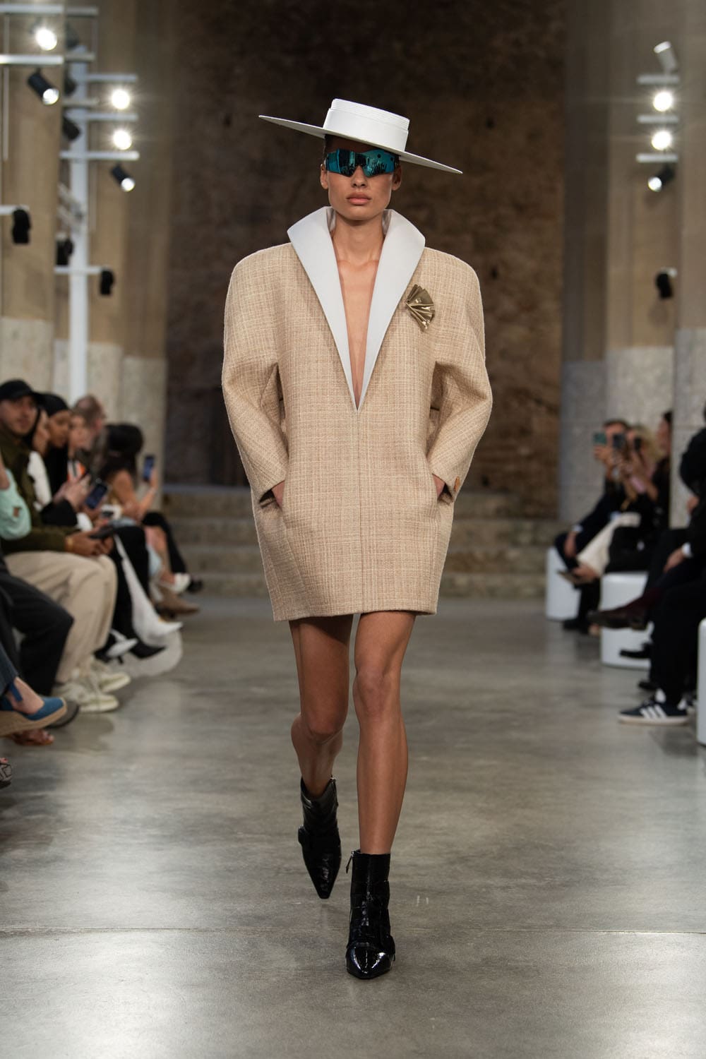Louis Vuitton Kreuzfahrt 2025 Resort Runway Magazin (1)